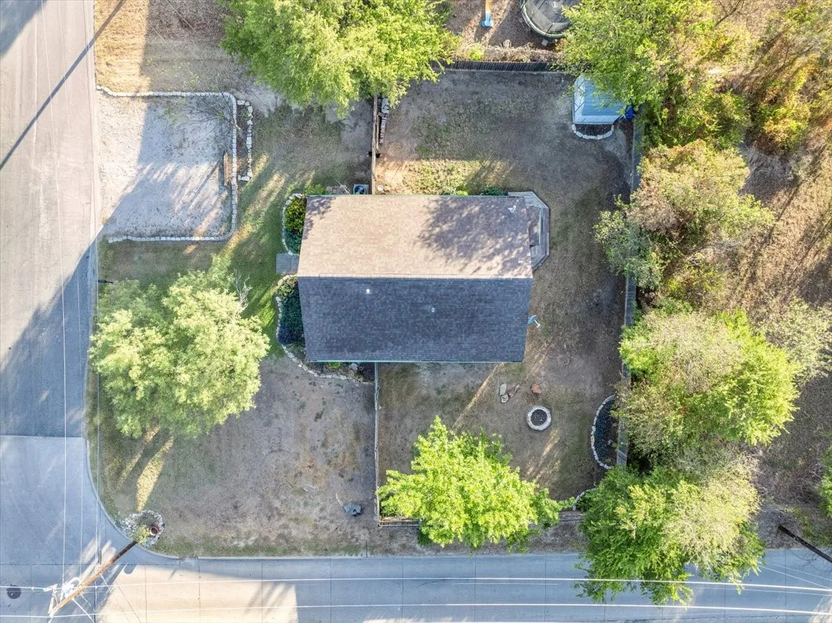 Single Family Residence For Sale in Erath County , 1090 Counts Street, Stephenville, Texas 76401, 2 Bedroom, 1 Bathroom, Garage spaces, 990 Sqft, built in 1940, mls#21390577, Real Estate Agent in Stephenville, Homes For Sale in Erath county, Homes For Sale in Stephenville, Realtor in Stephenville Texas, Real Estate Brokerage Independent Realty Texas, Luminita Cordes Realtor