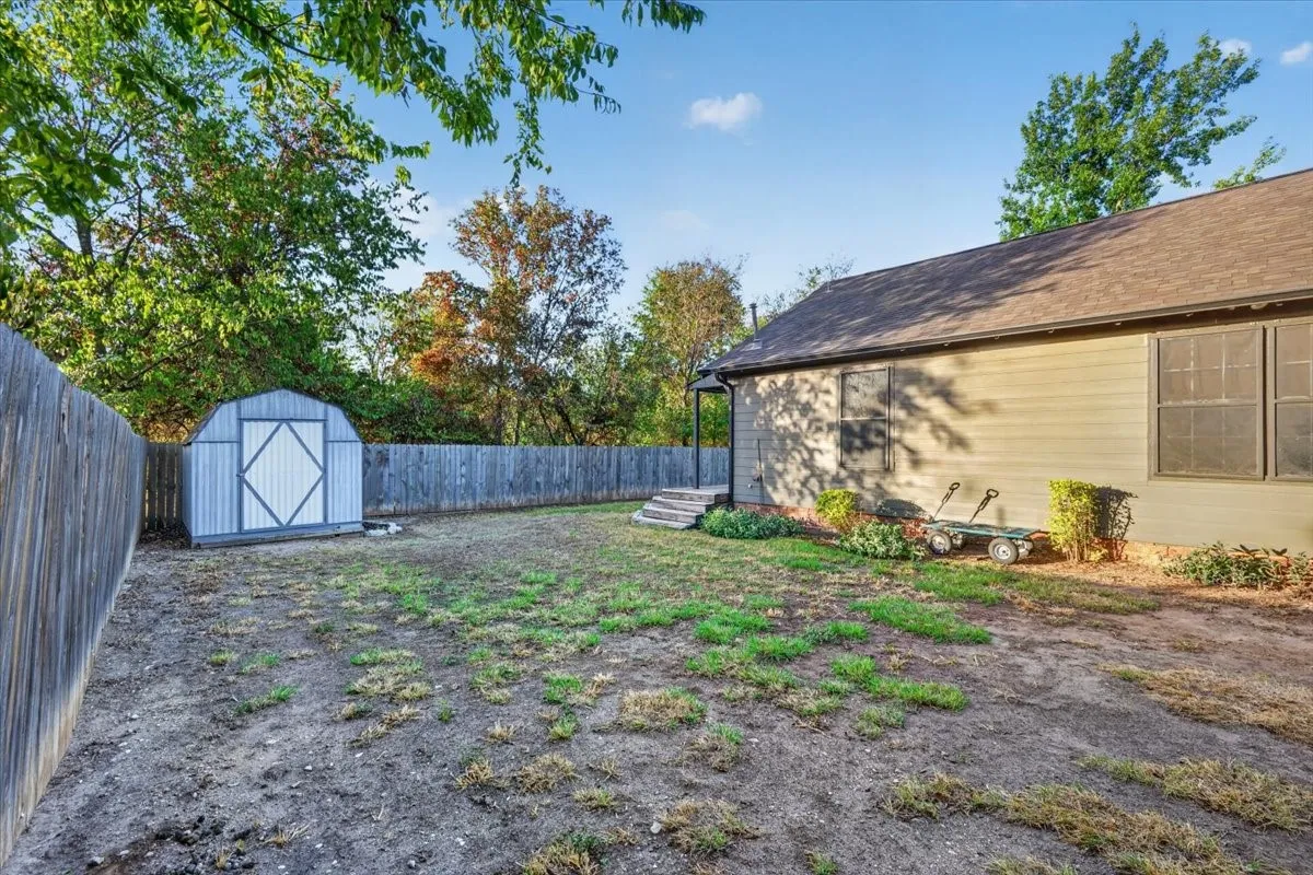 Single Family Residence For Sale in Erath County , 1090 Counts Street, Stephenville, Texas 76401, 2 Bedroom, 1 Bathroom, Garage spaces, 990 Sqft, built in 1940, mls#21390577, Real Estate Agent in Stephenville, Homes For Sale in Erath county, Homes For Sale in Stephenville, Realtor in Stephenville Texas, Real Estate Brokerage Independent Realty Texas, Luminita Cordes Realtor