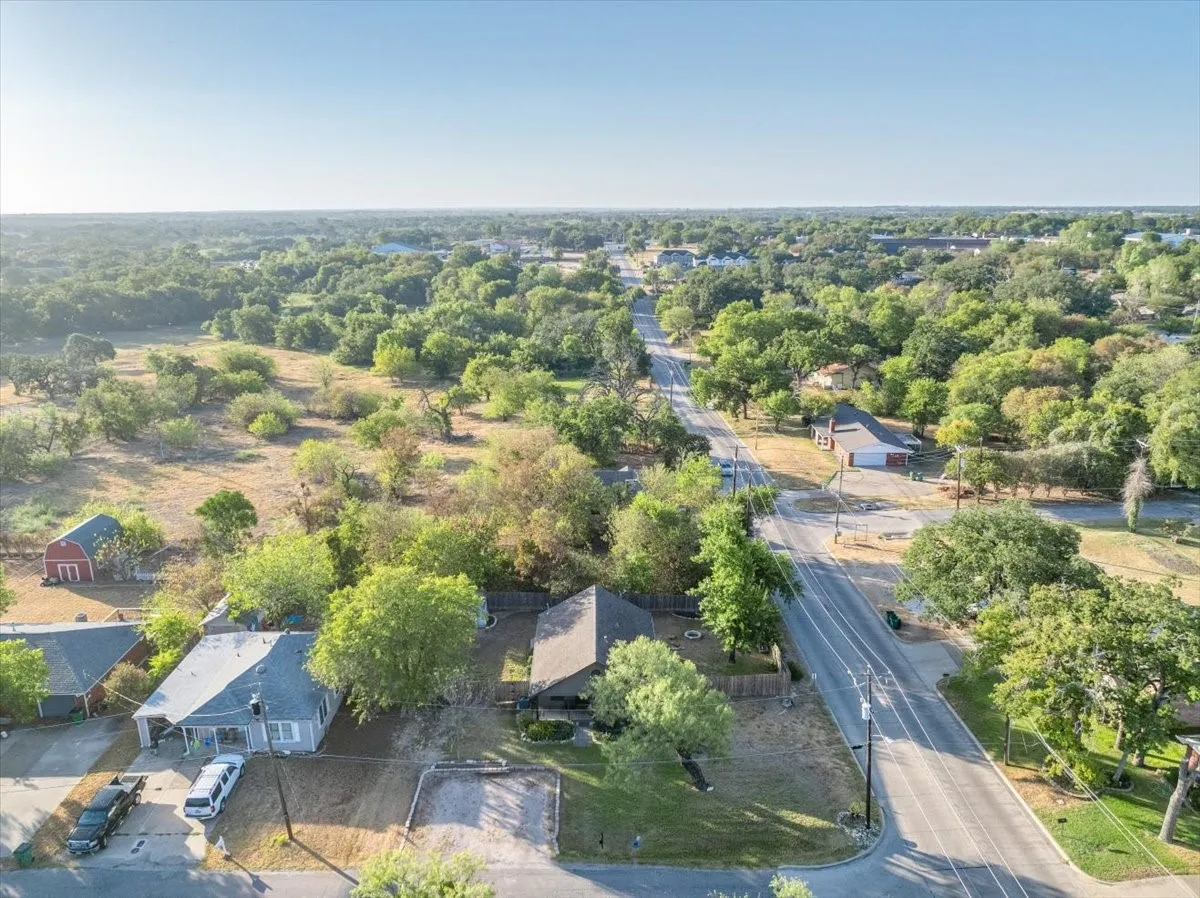Single Family Residence For Sale in Erath County , 1090 Counts Street, Stephenville, Texas 76401, 2 Bedroom, 1 Bathroom, Garage spaces, 990 Sqft, built in 1940, mls#21390577, Real Estate Agent in Stephenville, Homes For Sale in Erath county, Homes For Sale in Stephenville, Realtor in Stephenville Texas, Real Estate Brokerage Independent Realty Texas, Luminita Cordes Realtor