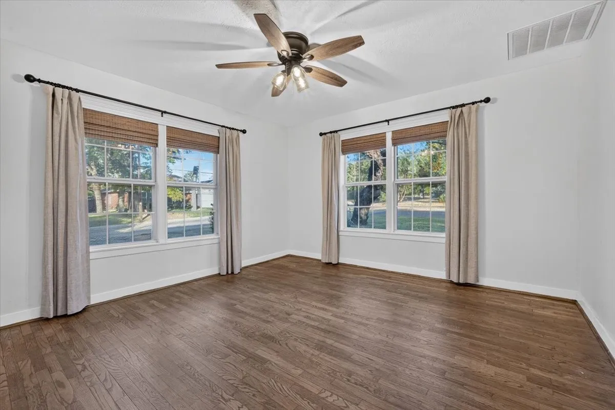 Single Family Residence For Sale in Erath County , 1090 Counts Street, Stephenville, Texas 76401, 2 Bedroom, 1 Bathroom, Garage spaces, 990 Sqft, built in 1940, mls#21390577, Real Estate Agent in Stephenville, Homes For Sale in Erath county, Homes For Sale in Stephenville, Realtor in Stephenville Texas, Real Estate Brokerage Independent Realty Texas, Luminita Cordes Realtor