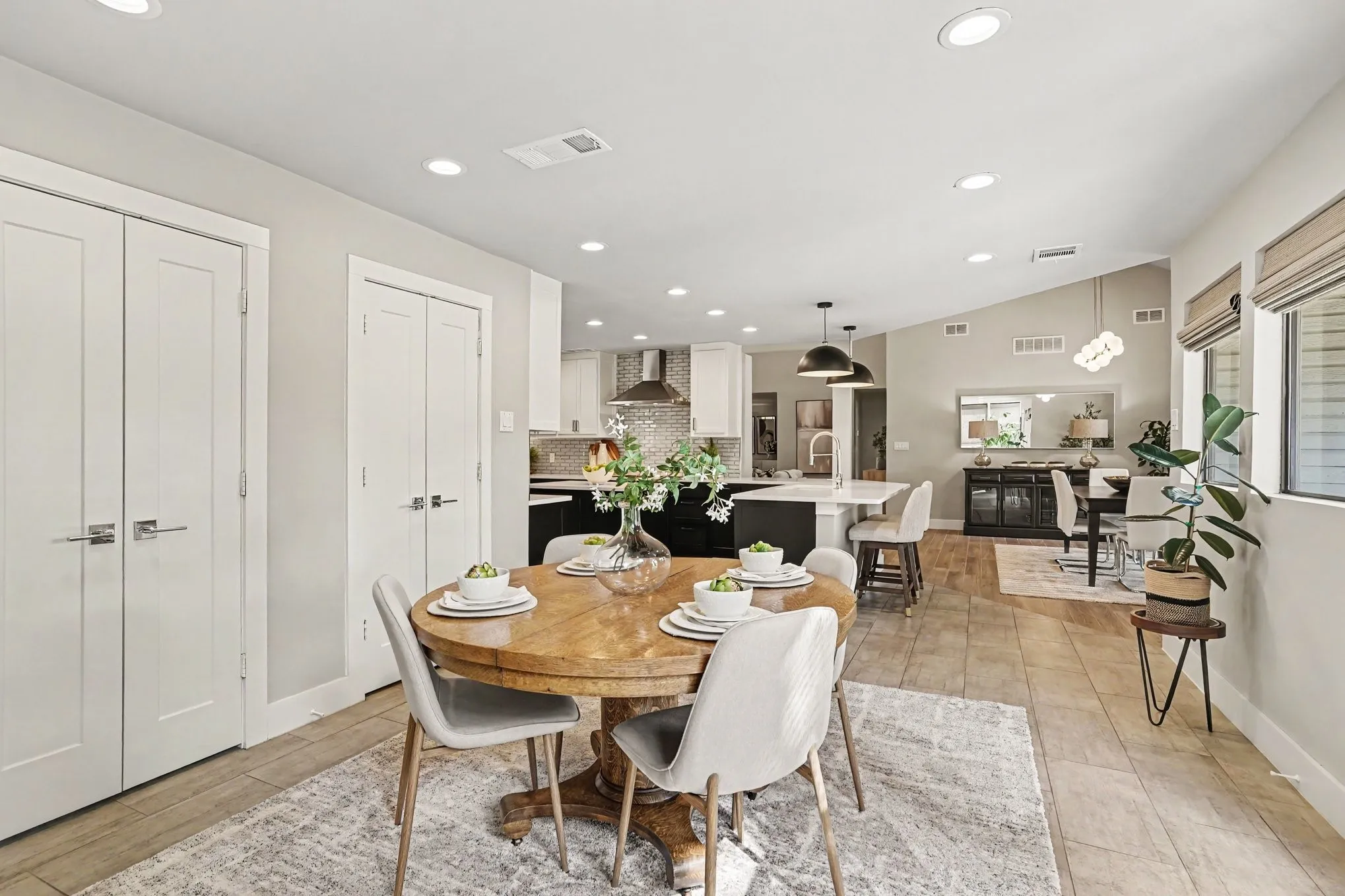 Breakfast room next to kitchen