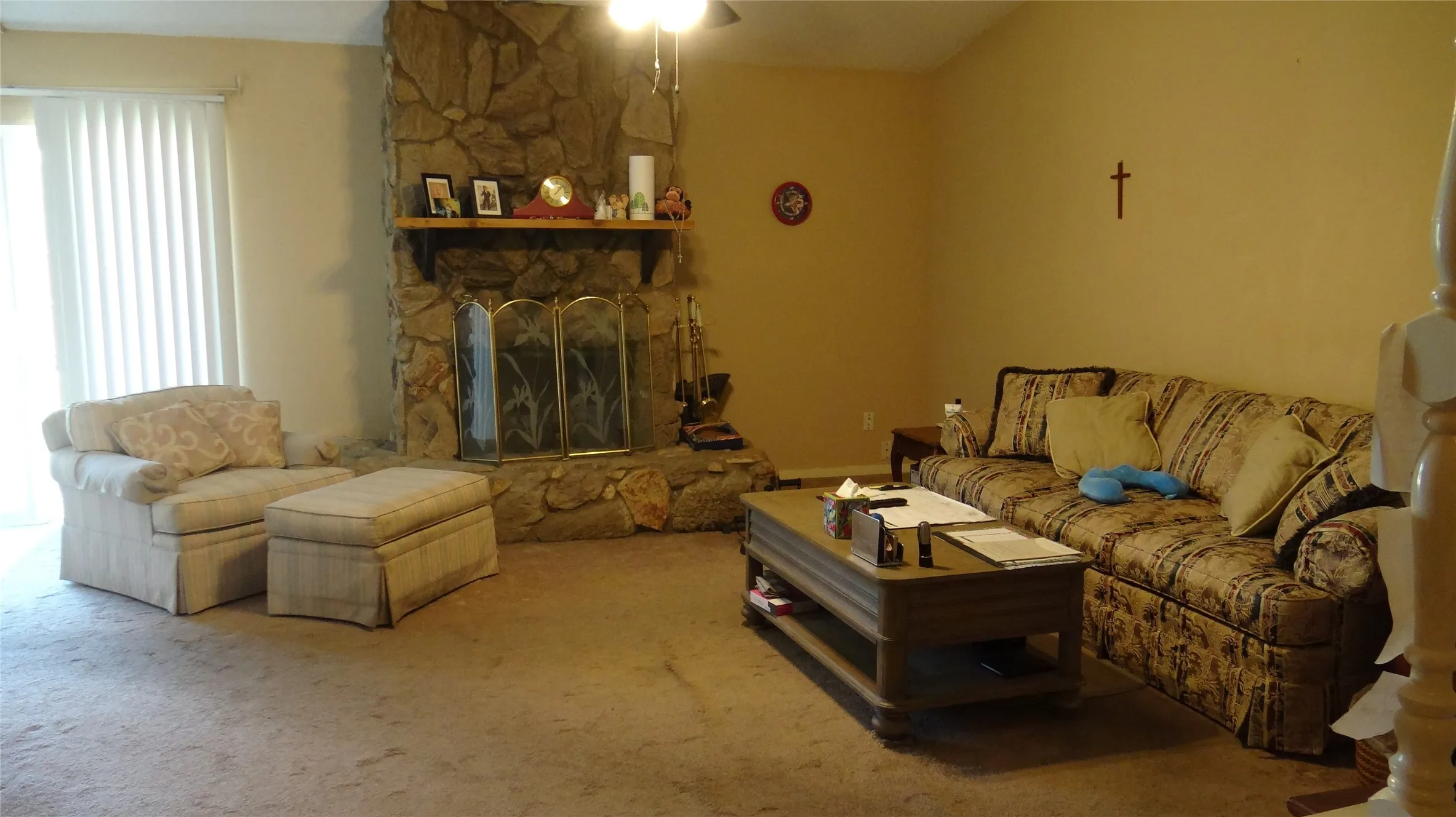 Single Family Residence For Sale in Denton County , 2107 Bordeaux Drive, Carrollton, Texas 75007, 3 Bedroom, 2 Bathroom, 2 Garage spaces, 1,333 Sqft, built in 1972, mls#21391044, Real Estate Agent in Carrollton, Homes For Sale in Denton county, Homes For Sale in Carrollton, Realtor in Carrollton Texas, Real Estate Brokerage Independent Realty Texas, Luminita Cordes Realtor