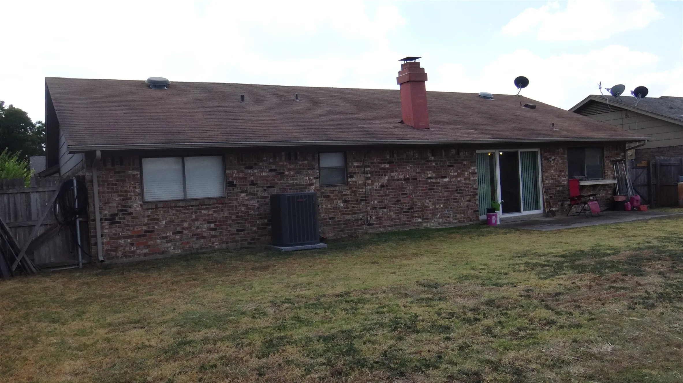 Single Family Residence For Sale in Denton County , 2107 Bordeaux Drive, Carrollton, Texas 75007, 3 Bedroom, 2 Bathroom, 2 Garage spaces, 1,333 Sqft, built in 1972, mls#21391044, Real Estate Agent in Carrollton, Homes For Sale in Denton county, Homes For Sale in Carrollton, Realtor in Carrollton Texas, Real Estate Brokerage Independent Realty Texas, Luminita Cordes Realtor