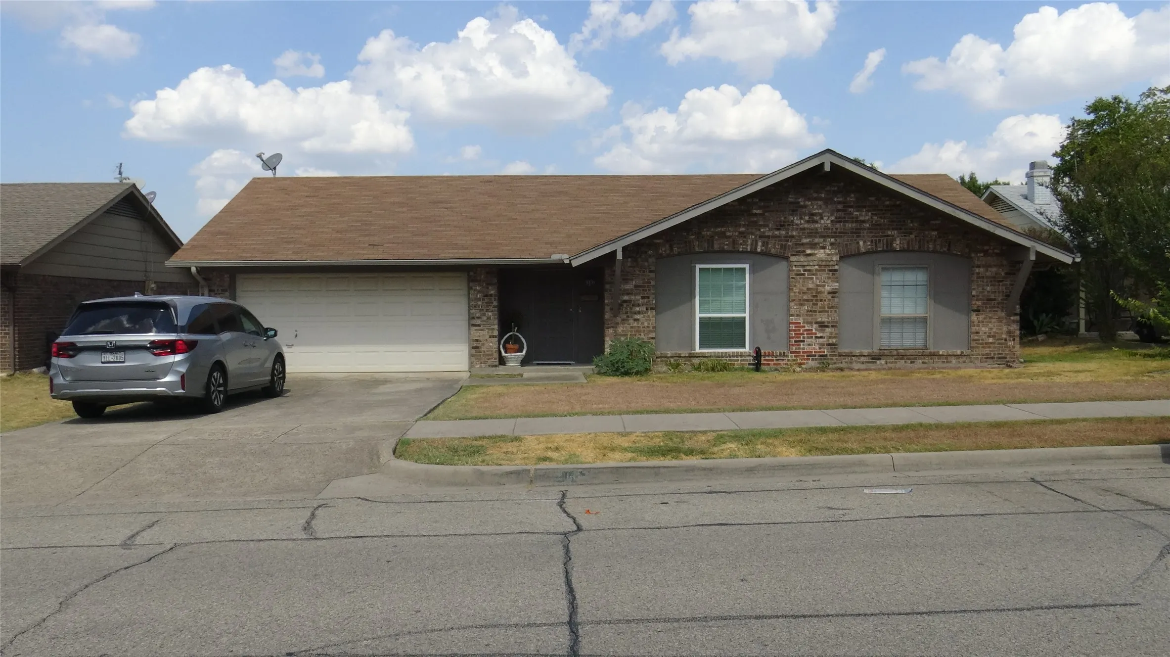 Single Family Residence For Sale in Denton County , 2107 Bordeaux Drive, Carrollton, Texas 75007, 3 Bedroom, 2 Bathroom, 2 Garage spaces, 1,333 Sqft, built in 1972, mls#21391044, Real Estate Agent in Carrollton, Homes For Sale in Denton county, Homes For Sale in Carrollton, Realtor in Carrollton Texas, Real Estate Brokerage Independent Realty Texas, Luminita Cordes Realtor