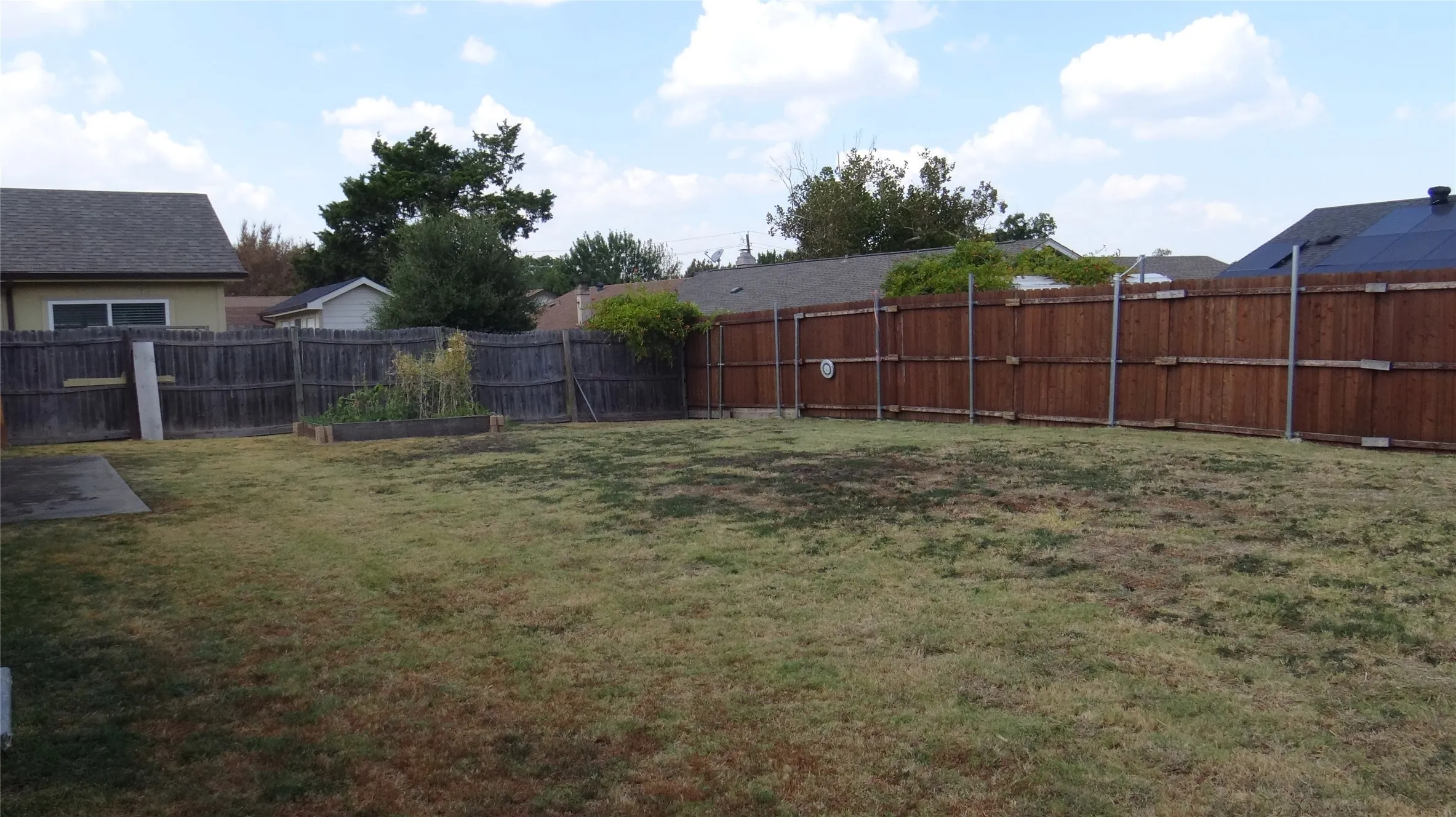 Single Family Residence For Sale in Denton County , 2107 Bordeaux Drive, Carrollton, Texas 75007, 3 Bedroom, 2 Bathroom, 2 Garage spaces, 1,333 Sqft, built in 1972, mls#21391044, Real Estate Agent in Carrollton, Homes For Sale in Denton county, Homes For Sale in Carrollton, Realtor in Carrollton Texas, Real Estate Brokerage Independent Realty Texas, Luminita Cordes Realtor