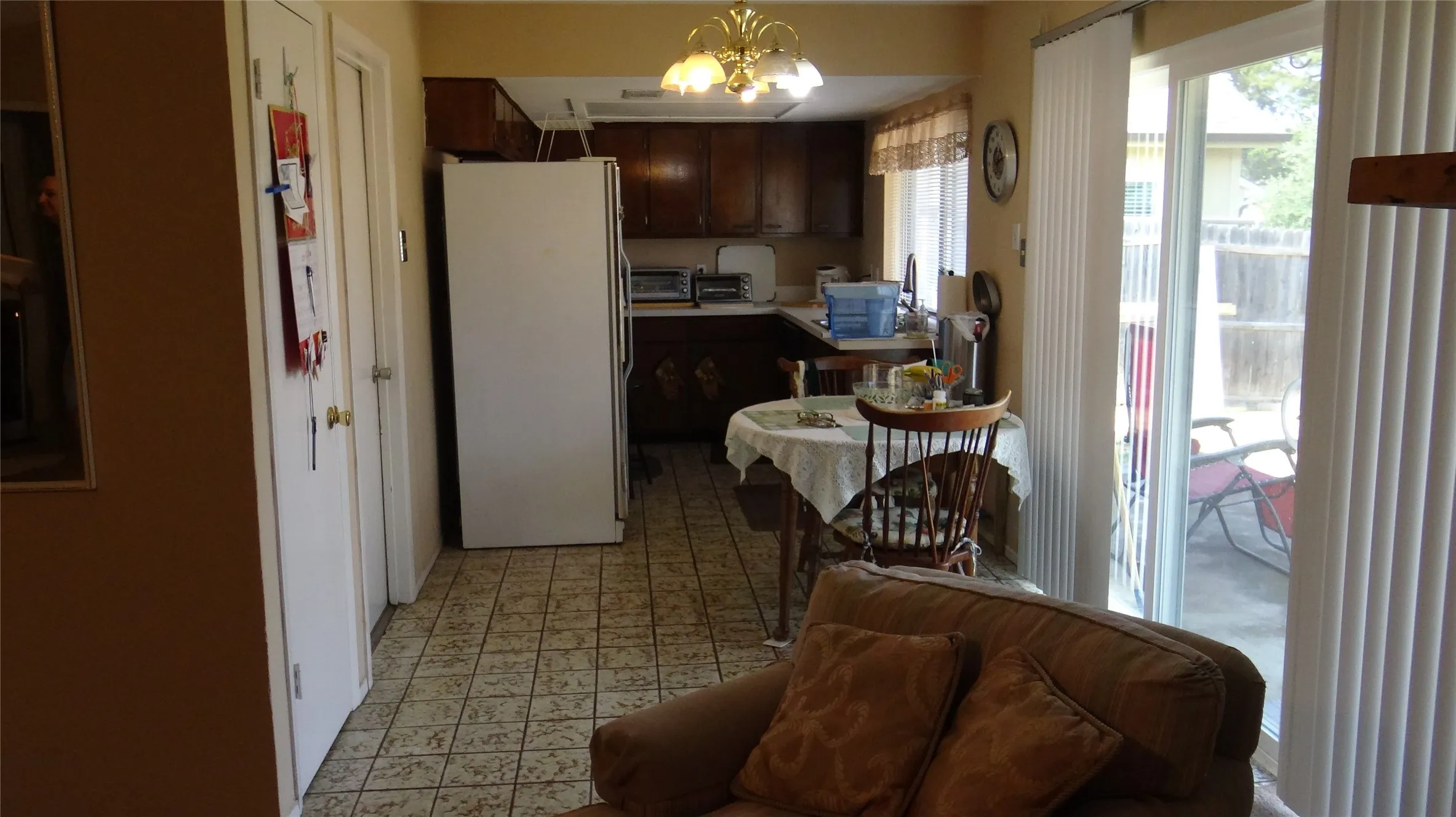Single Family Residence For Sale in Denton County , 2107 Bordeaux Drive, Carrollton, Texas 75007, 3 Bedroom, 2 Bathroom, 2 Garage spaces, 1,333 Sqft, built in 1972, mls#21391044, Real Estate Agent in Carrollton, Homes For Sale in Denton county, Homes For Sale in Carrollton, Realtor in Carrollton Texas, Real Estate Brokerage Independent Realty Texas, Luminita Cordes Realtor