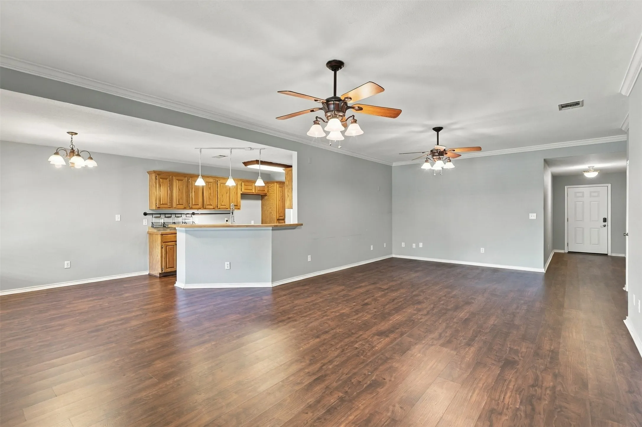 Single Family Residence For Sale in Parker County , 108 Chisolm Trail Court, Springtown, Texas 76082, 3 Bedroom, 2 Bathroom, 2 Garage spaces, 1,604 Sqft, built in 2007, mls#21391035, Real Estate Agent in Springtown, Homes For Sale in Parker county, Homes For Sale in Springtown, Realtor in Springtown Texas, Real Estate Brokerage Independent Realty Texas, Luminita Cordes Realtor