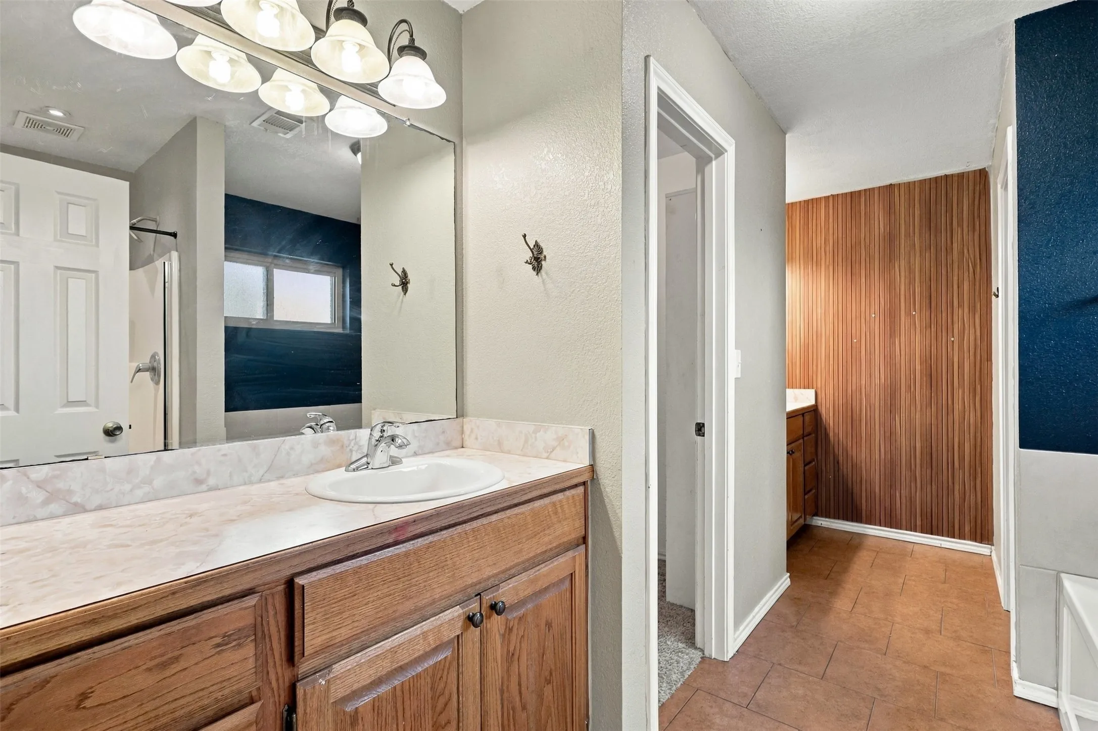Single Family Residence For Sale in Parker County , 108 Chisolm Trail Court, Springtown, Texas 76082, 3 Bedroom, 2 Bathroom, 2 Garage spaces, 1,604 Sqft, built in 2007, mls#21391035, Real Estate Agent in Springtown, Homes For Sale in Parker county, Homes For Sale in Springtown, Realtor in Springtown Texas, Real Estate Brokerage Independent Realty Texas, Luminita Cordes Realtor