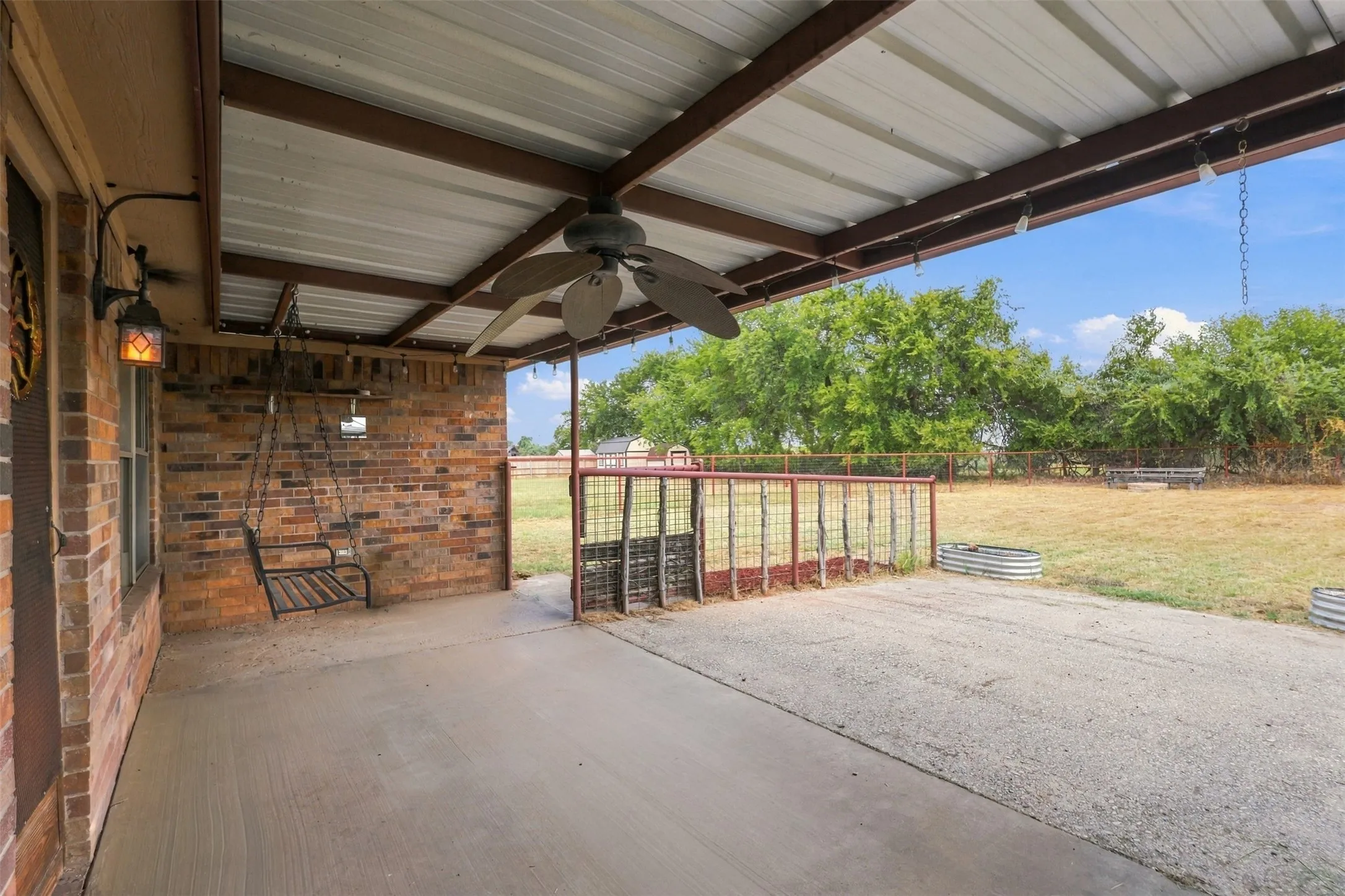 Single Family Residence For Sale in Parker County , 108 Chisolm Trail Court, Springtown, Texas 76082, 3 Bedroom, 2 Bathroom, 2 Garage spaces, 1,604 Sqft, built in 2007, mls#21391035, Real Estate Agent in Springtown, Homes For Sale in Parker county, Homes For Sale in Springtown, Realtor in Springtown Texas, Real Estate Brokerage Independent Realty Texas, Luminita Cordes Realtor