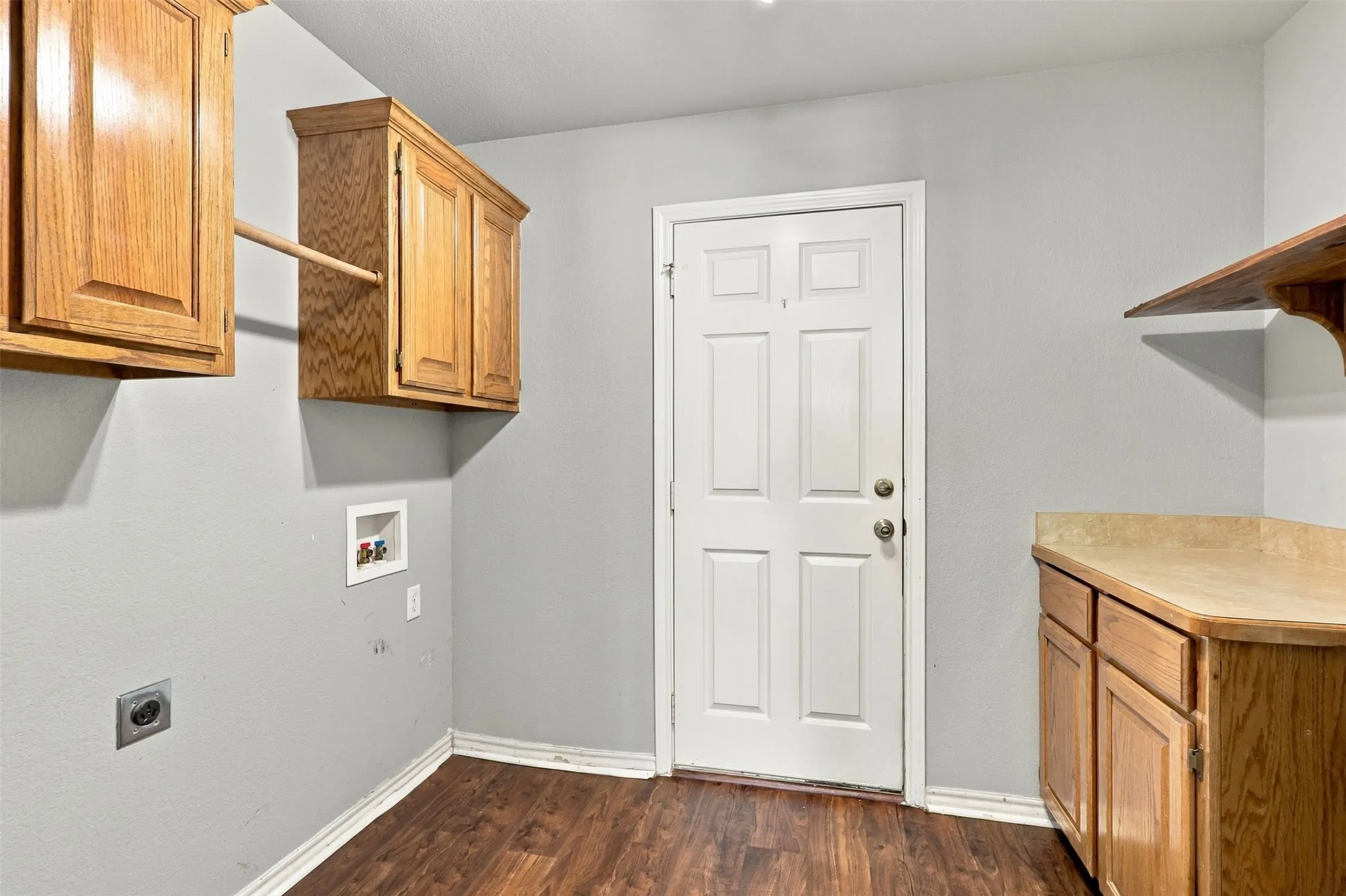 Single Family Residence For Sale in Parker County , 108 Chisolm Trail Court, Springtown, Texas 76082, 3 Bedroom, 2 Bathroom, 2 Garage spaces, 1,604 Sqft, built in 2007, mls#21391035, Real Estate Agent in Springtown, Homes For Sale in Parker county, Homes For Sale in Springtown, Realtor in Springtown Texas, Real Estate Brokerage Independent Realty Texas, Luminita Cordes Realtor