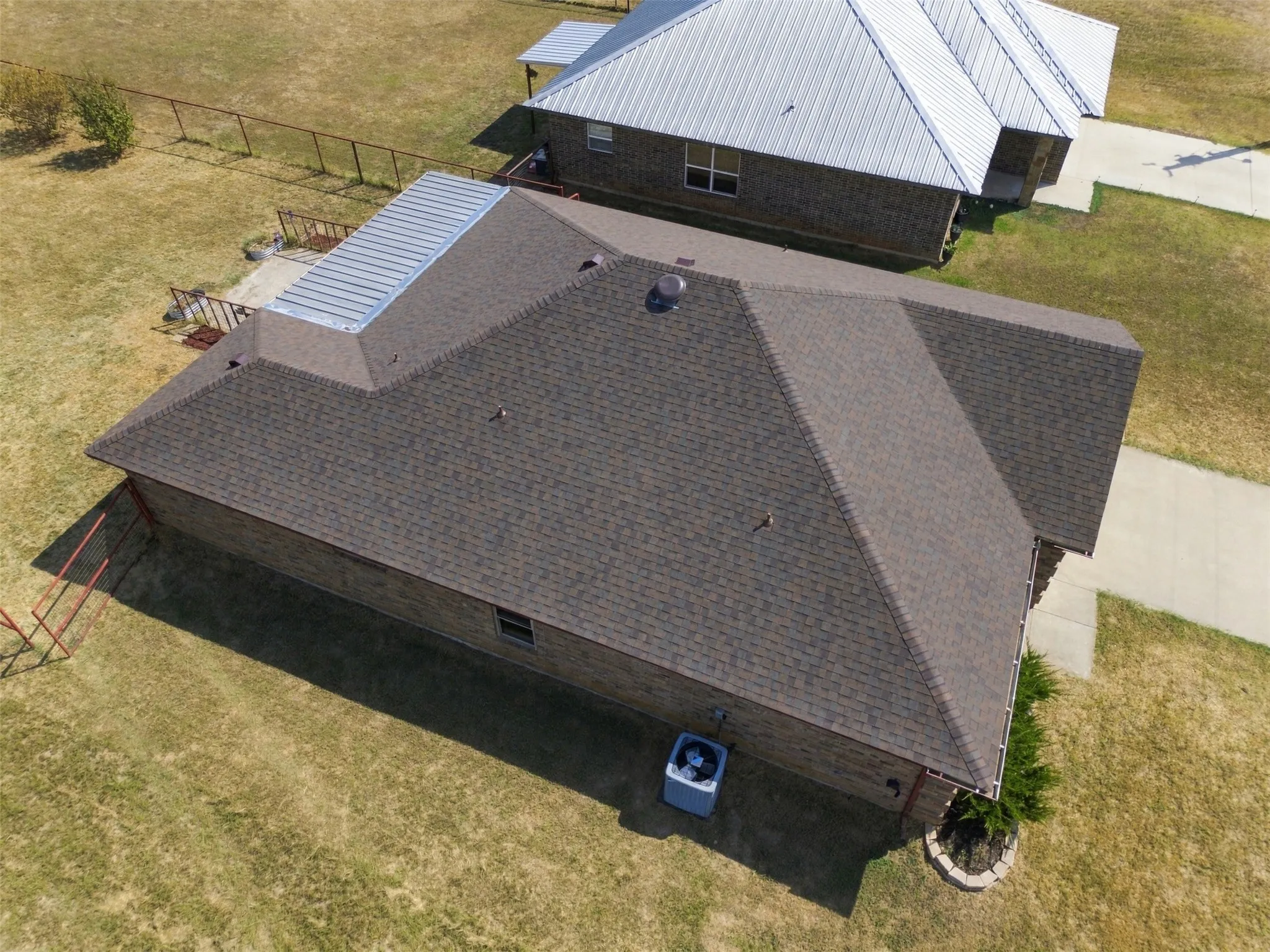 Single Family Residence For Sale in Parker County , 108 Chisolm Trail Court, Springtown, Texas 76082, 3 Bedroom, 2 Bathroom, 2 Garage spaces, 1,604 Sqft, built in 2007, mls#21391035, Real Estate Agent in Springtown, Homes For Sale in Parker county, Homes For Sale in Springtown, Realtor in Springtown Texas, Real Estate Brokerage Independent Realty Texas, Luminita Cordes Realtor