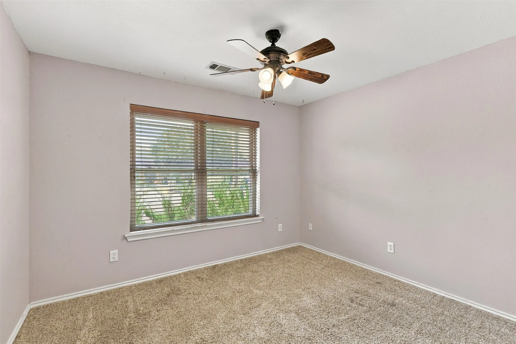Single Family Residence For Sale in Parker County , 108 Chisolm Trail Court, Springtown, Texas 76082, 3 Bedroom, 2 Bathroom, 2 Garage spaces, 1,604 Sqft, built in 2007, mls#21391035, Real Estate Agent in Springtown, Homes For Sale in Parker county, Homes For Sale in Springtown, Realtor in Springtown Texas, Real Estate Brokerage Independent Realty Texas, Luminita Cordes Realtor