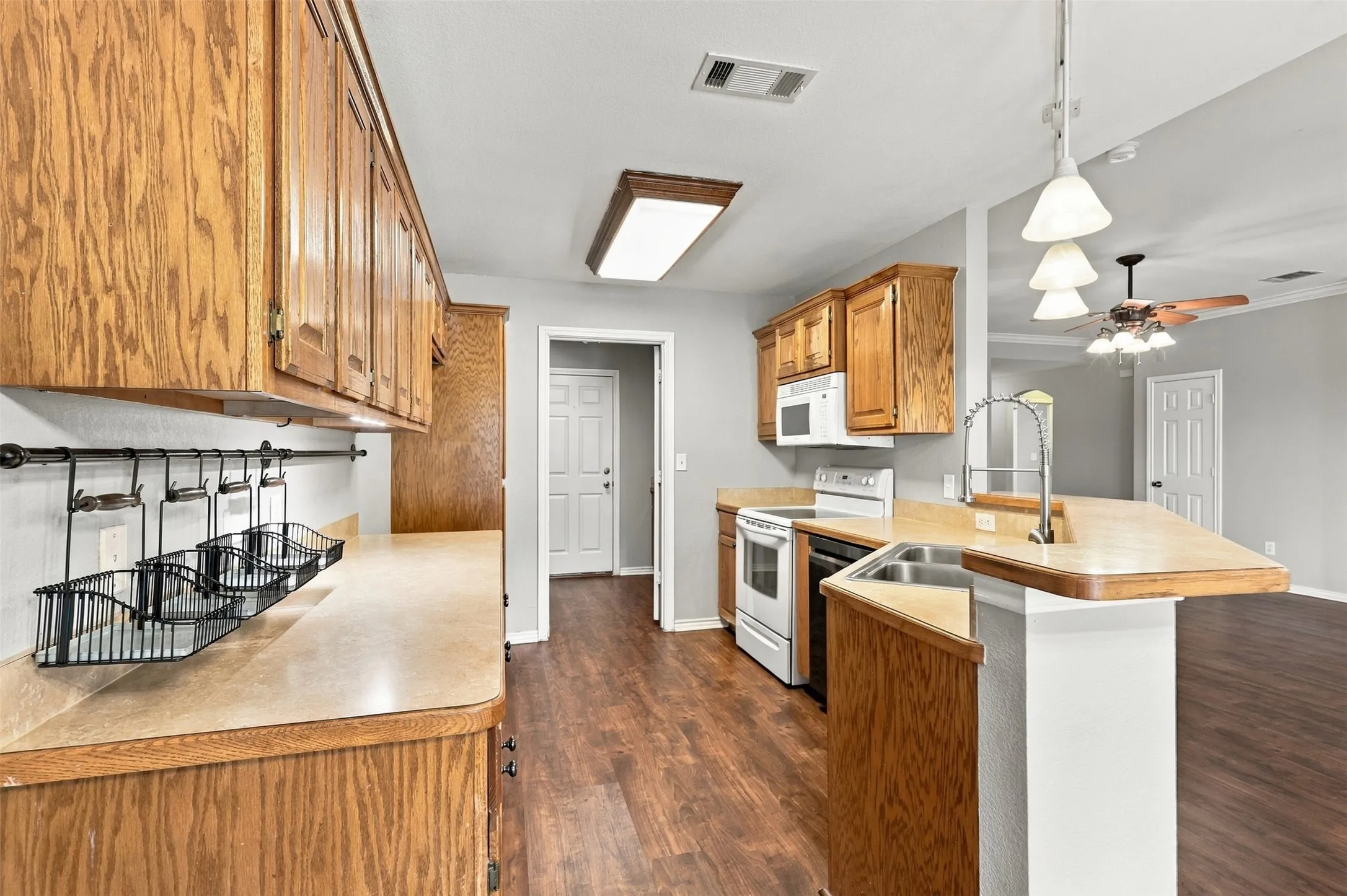 Single Family Residence For Sale in Parker County , 108 Chisolm Trail Court, Springtown, Texas 76082, 3 Bedroom, 2 Bathroom, 2 Garage spaces, 1,604 Sqft, built in 2007, mls#21391035, Real Estate Agent in Springtown, Homes For Sale in Parker county, Homes For Sale in Springtown, Realtor in Springtown Texas, Real Estate Brokerage Independent Realty Texas, Luminita Cordes Realtor