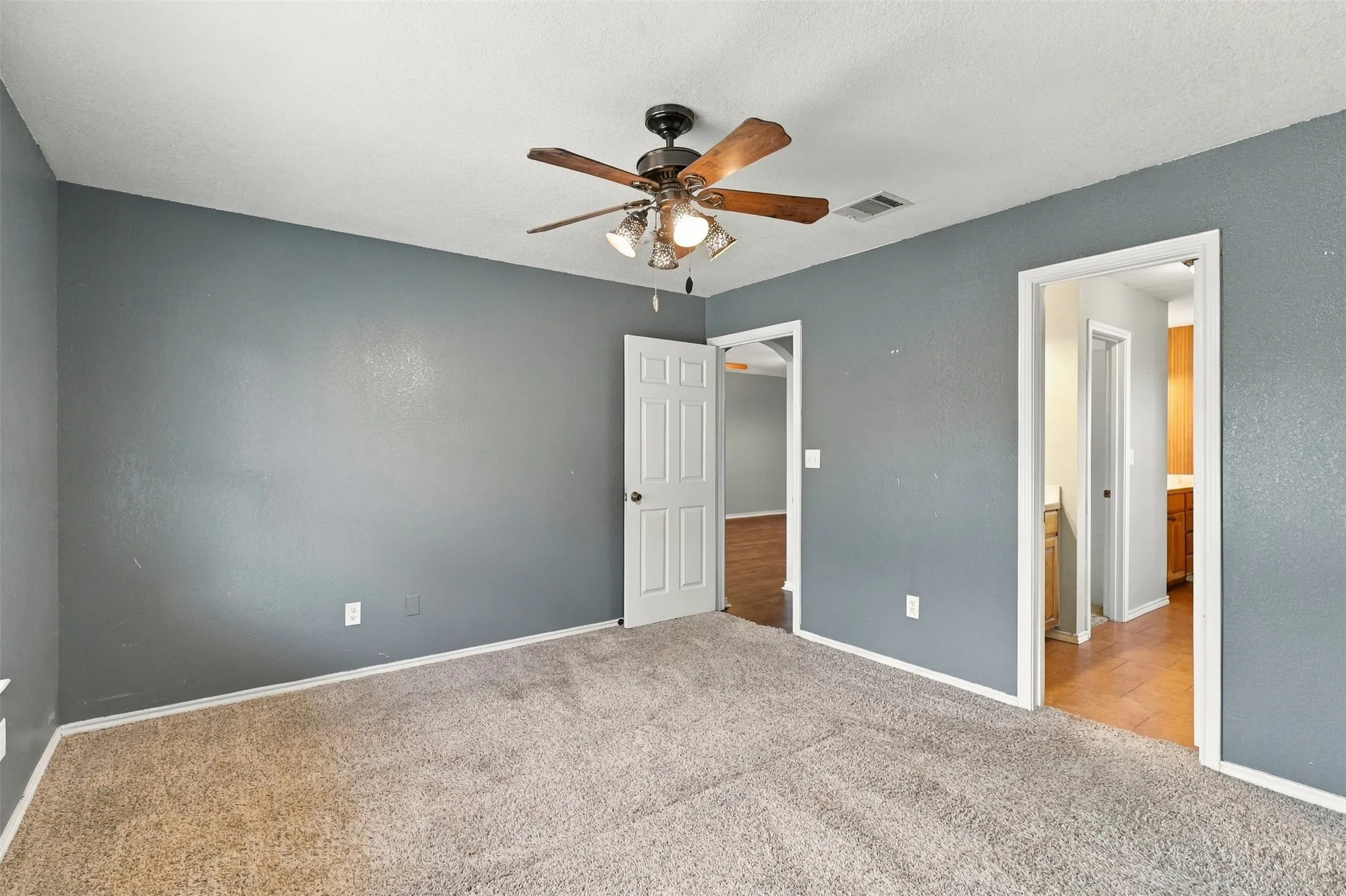 Single Family Residence For Sale in Parker County , 108 Chisolm Trail Court, Springtown, Texas 76082, 3 Bedroom, 2 Bathroom, 2 Garage spaces, 1,604 Sqft, built in 2007, mls#21391035, Real Estate Agent in Springtown, Homes For Sale in Parker county, Homes For Sale in Springtown, Realtor in Springtown Texas, Real Estate Brokerage Independent Realty Texas, Luminita Cordes Realtor