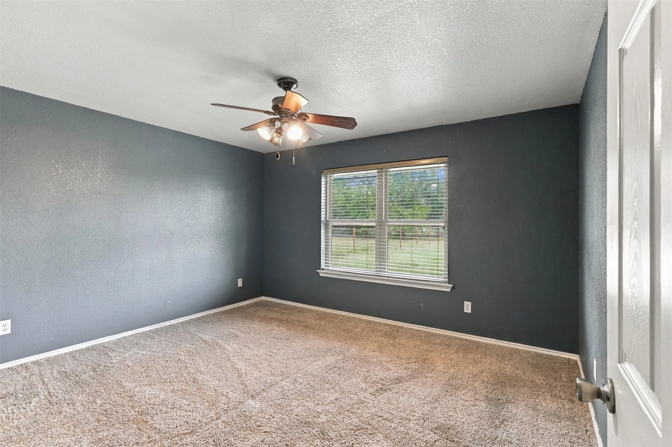 Single Family Residence For Sale in Parker County , 108 Chisolm Trail Court, Springtown, Texas 76082, 3 Bedroom, 2 Bathroom, 2 Garage spaces, 1,604 Sqft, built in 2007, mls#21391035, Real Estate Agent in Springtown, Homes For Sale in Parker county, Homes For Sale in Springtown, Realtor in Springtown Texas, Real Estate Brokerage Independent Realty Texas, Luminita Cordes Realtor