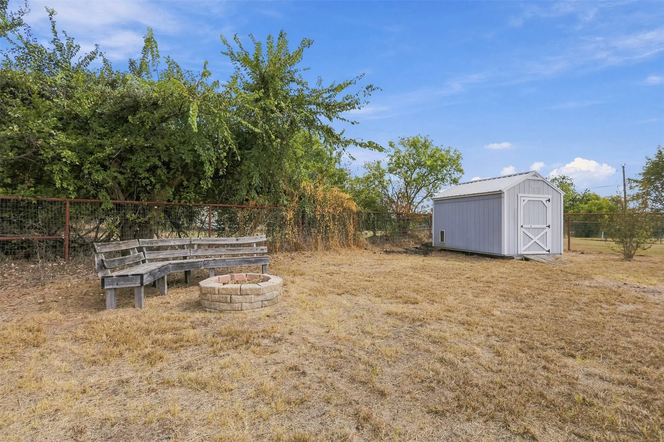 Single Family Residence For Sale in Parker County , 108 Chisolm Trail Court, Springtown, Texas 76082, 3 Bedroom, 2 Bathroom, 2 Garage spaces, 1,604 Sqft, built in 2007, mls#21391035, Real Estate Agent in Springtown, Homes For Sale in Parker county, Homes For Sale in Springtown, Realtor in Springtown Texas, Real Estate Brokerage Independent Realty Texas, Luminita Cordes Realtor