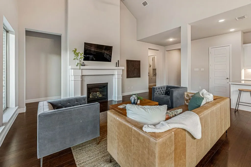 Single Family Residence For Sale in Denton County , 829 Boardwalk Way, Little Elm, Texas 76227, 3 Bedroom, 3 Bathroom, 3 Garage spaces, 2,639 Sqft, built in 2018, mls#21390743, Real Estate Agent in Little Elm, Homes For Sale in Denton county, Homes For Sale in Little Elm, Realtor in Little Elm Texas, Real Estate Brokerage Independent Realty Texas, Luminita Cordes Realtor