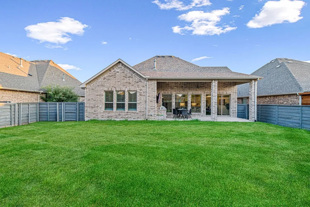 Single Family Residence For Sale in Denton County , 829 Boardwalk Way, Little Elm, Texas 76227, 3 Bedroom, 3 Bathroom, 3 Garage spaces, 2,639 Sqft, built in 2018, mls#21390743, Real Estate Agent in Little Elm, Homes For Sale in Denton county, Homes For Sale in Little Elm, Realtor in Little Elm Texas, Real Estate Brokerage Independent Realty Texas, Luminita Cordes Realtor