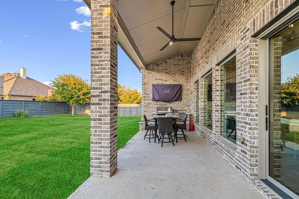 Single Family Residence For Sale in Denton County , 829 Boardwalk Way, Little Elm, Texas 76227, 3 Bedroom, 3 Bathroom, 3 Garage spaces, 2,639 Sqft, built in 2018, mls#21390743, Real Estate Agent in Little Elm, Homes For Sale in Denton county, Homes For Sale in Little Elm, Realtor in Little Elm Texas, Real Estate Brokerage Independent Realty Texas, Luminita Cordes Realtor