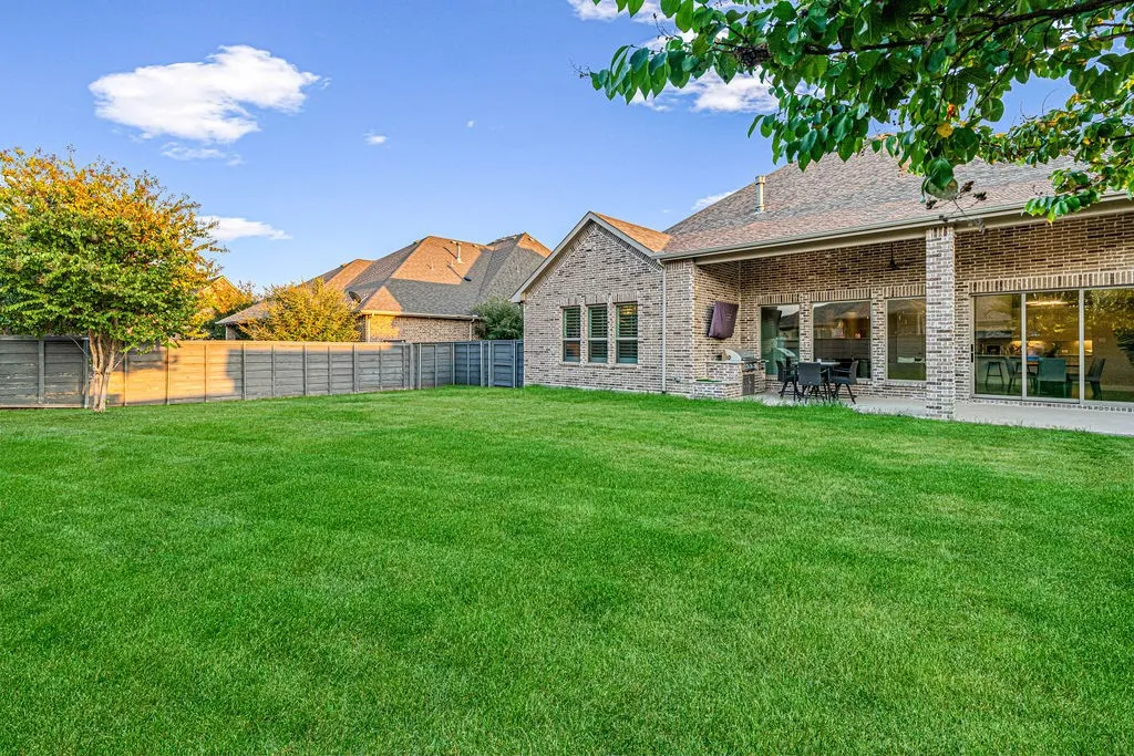 Single Family Residence For Sale in Denton County , 829 Boardwalk Way, Little Elm, Texas 76227, 3 Bedroom, 3 Bathroom, 3 Garage spaces, 2,639 Sqft, built in 2018, mls#21390743, Real Estate Agent in Little Elm, Homes For Sale in Denton county, Homes For Sale in Little Elm, Realtor in Little Elm Texas, Real Estate Brokerage Independent Realty Texas, Luminita Cordes Realtor