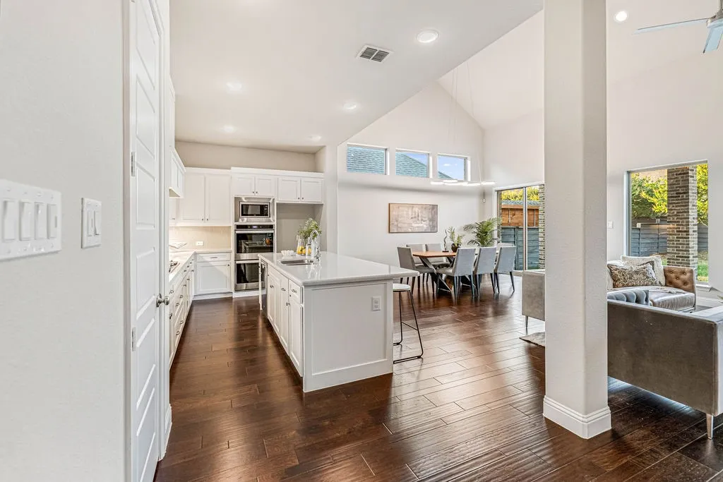 Single Family Residence For Sale in Denton County , 829 Boardwalk Way, Little Elm, Texas 76227, 3 Bedroom, 3 Bathroom, 3 Garage spaces, 2,639 Sqft, built in 2018, mls#21390743, Real Estate Agent in Little Elm, Homes For Sale in Denton county, Homes For Sale in Little Elm, Realtor in Little Elm Texas, Real Estate Brokerage Independent Realty Texas, Luminita Cordes Realtor