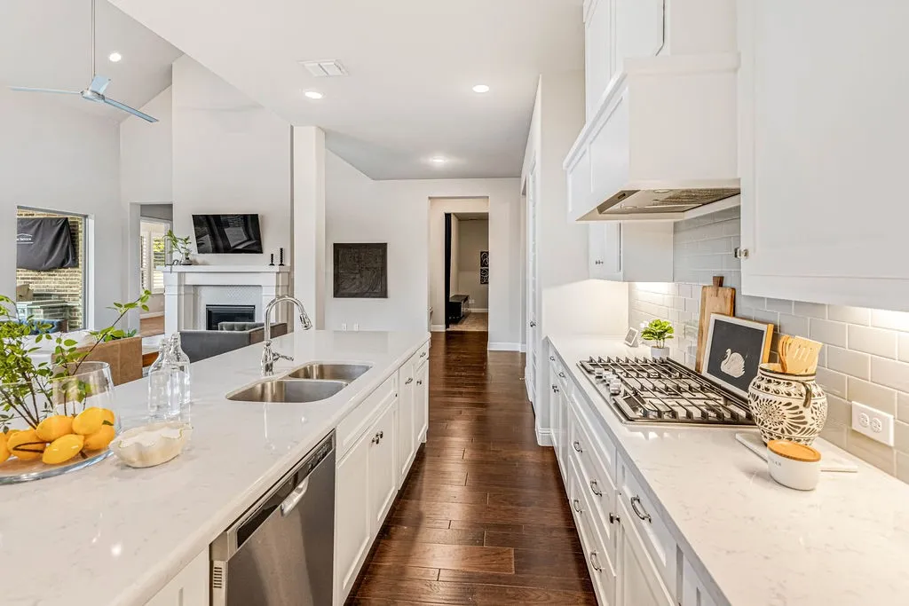 Single Family Residence For Sale in Denton County , 829 Boardwalk Way, Little Elm, Texas 76227, 3 Bedroom, 3 Bathroom, 3 Garage spaces, 2,639 Sqft, built in 2018, mls#21390743, Real Estate Agent in Little Elm, Homes For Sale in Denton county, Homes For Sale in Little Elm, Realtor in Little Elm Texas, Real Estate Brokerage Independent Realty Texas, Luminita Cordes Realtor