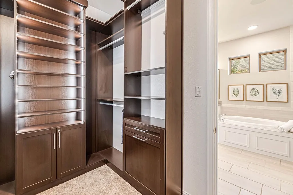 Single Family Residence For Sale in Denton County , 829 Boardwalk Way, Little Elm, Texas 76227, 3 Bedroom, 3 Bathroom, 3 Garage spaces, 2,639 Sqft, built in 2018, mls#21390743, Real Estate Agent in Little Elm, Homes For Sale in Denton county, Homes For Sale in Little Elm, Realtor in Little Elm Texas, Real Estate Brokerage Independent Realty Texas, Luminita Cordes Realtor