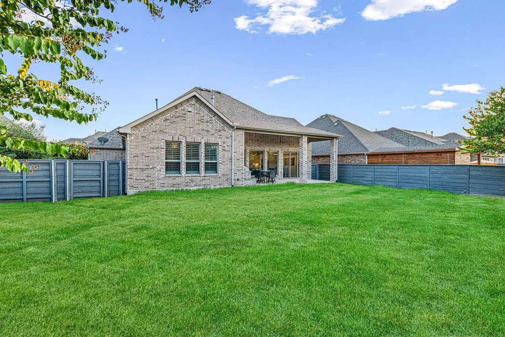 Single Family Residence For Sale in Denton County , 829 Boardwalk Way, Little Elm, Texas 76227, 3 Bedroom, 3 Bathroom, 3 Garage spaces, 2,639 Sqft, built in 2018, mls#21390743, Real Estate Agent in Little Elm, Homes For Sale in Denton county, Homes For Sale in Little Elm, Realtor in Little Elm Texas, Real Estate Brokerage Independent Realty Texas, Luminita Cordes Realtor