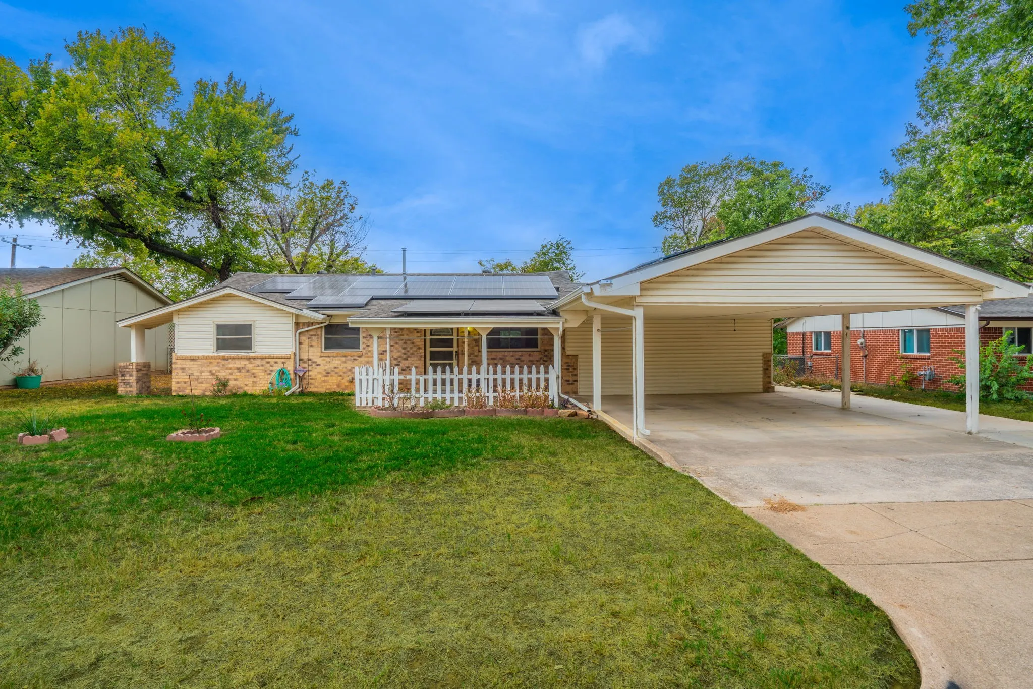 Single Family Residence For Sale in Tarrant County , 1105 Belle Street, Bedford, Texas 76022, 3 Bedroom, 2 Bathroom, Garage spaces, 1,661 Sqft, built in 1965, mls#21388730, Real Estate Agent in Bedford, Homes For Sale in Tarrant county, Homes For Sale in Bedford, Realtor in Bedford Texas, Real Estate Brokerage Independent Realty Texas, Luminita Cordes Realtor