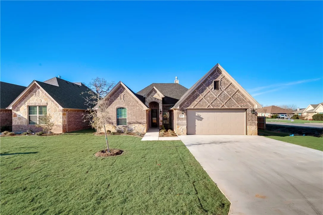Single Family Residence For Rent in Hood County , 3100 Main Street, Granbury, Texas 76049, 4 Bedroom, 2 Bathroom, 2 Garage spaces, 2,017 Sqft, built in 2017, mls#21391058, Real Estate Agent in Granbury, Homes For Rent in Hood county, Homes For Rent in Granbury, Realtor in Granbury Texas, Real Estate Brokerage Independent Realty Texas, Luminita Cordes Realtor