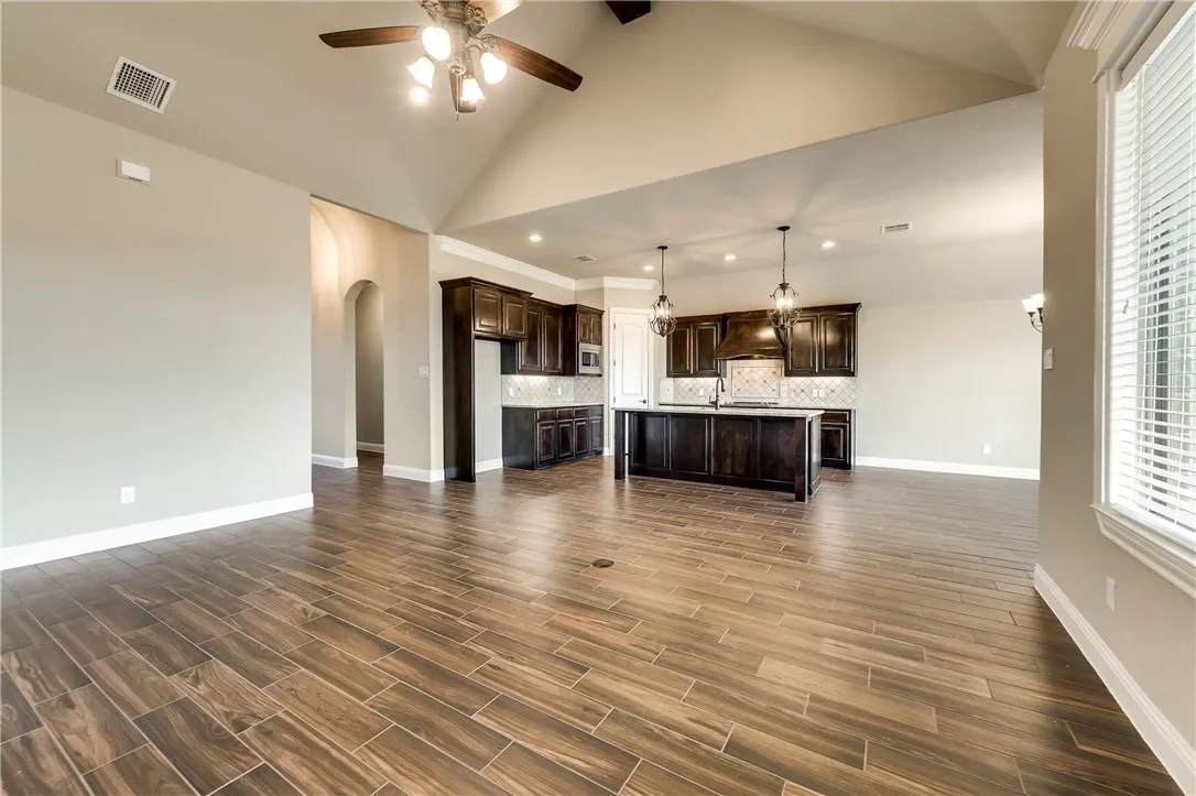 Single Family Residence For Rent in Hood County , 3100 Main Street, Granbury, Texas 76049, 4 Bedroom, 2 Bathroom, 2 Garage spaces, 2,017 Sqft, built in 2017, mls#21391058, Real Estate Agent in Granbury, Homes For Rent in Hood county, Homes For Rent in Granbury, Realtor in Granbury Texas, Real Estate Brokerage Independent Realty Texas, Luminita Cordes Realtor