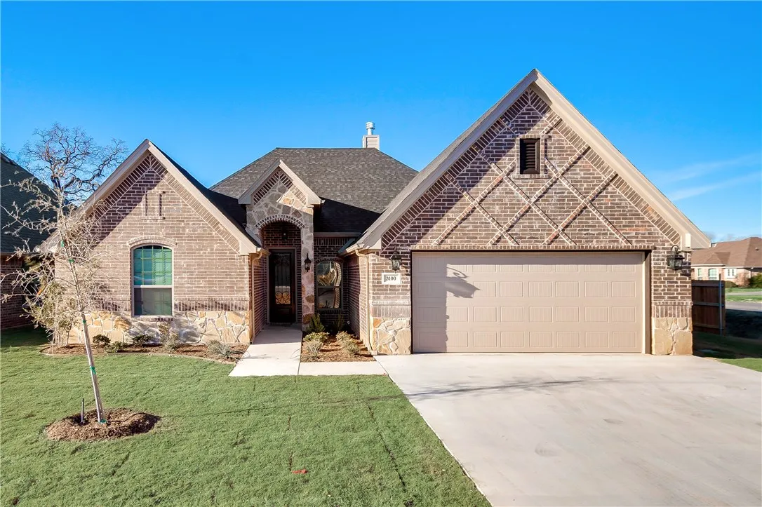 Single Family Residence For Rent in Hood County , 3100 Main Street, Granbury, Texas 76049, 4 Bedroom, 2 Bathroom, 2 Garage spaces, 2,017 Sqft, built in 2017, mls#21391058, Real Estate Agent in Granbury, Homes For Rent in Hood county, Homes For Rent in Granbury, Realtor in Granbury Texas, Real Estate Brokerage Independent Realty Texas, Luminita Cordes Realtor
