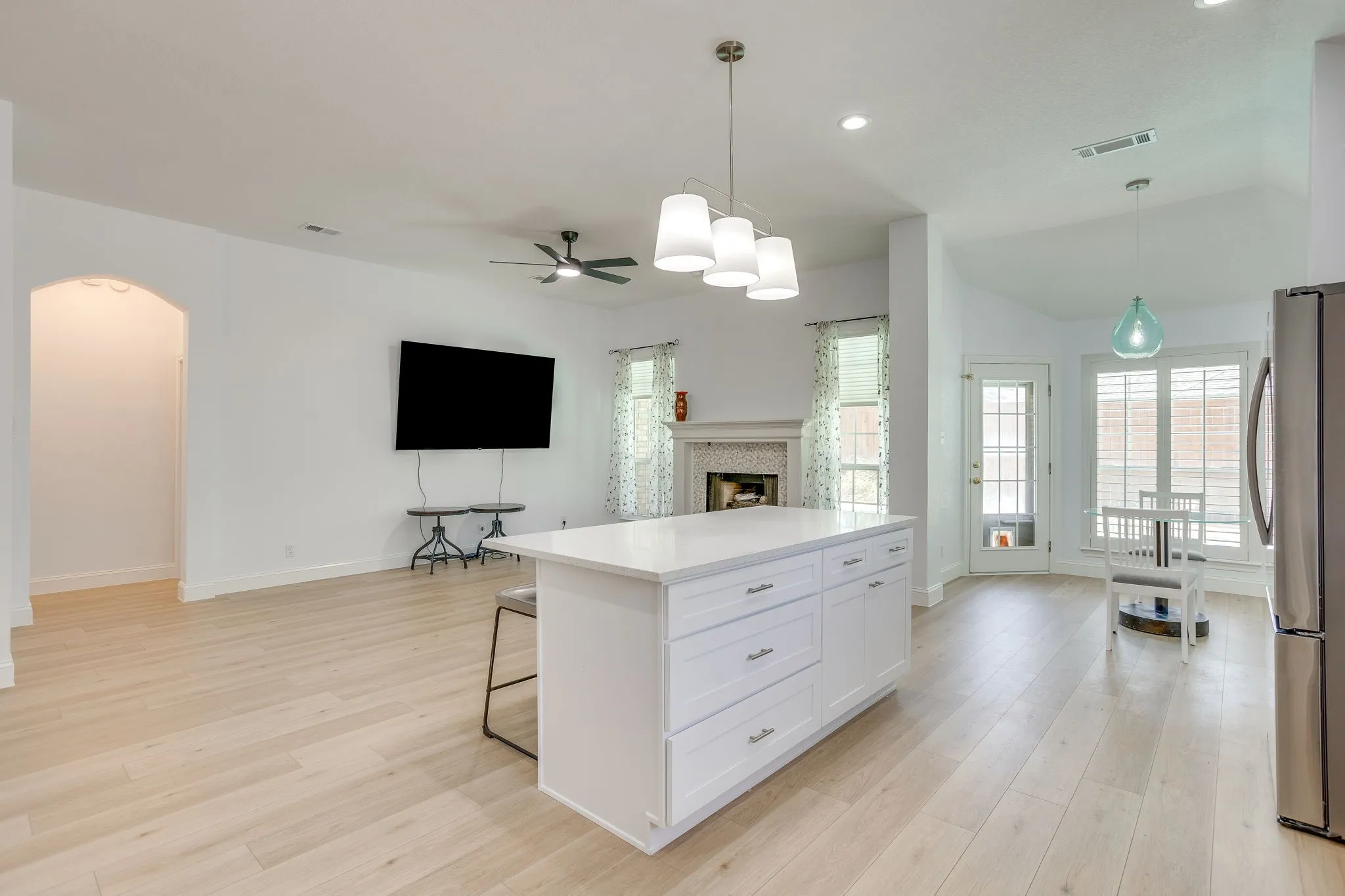 Single Family Residence For Sale in Tarrant County , 3100 Andrew Court, Bedford, Texas 76021, 4 Bedroom, 2 Bathroom, 2 Garage spaces, 2,374 Sqft, built in 1994, mls#21390787, Real Estate Agent in Bedford, Homes For Sale in Tarrant county, Homes For Sale in Bedford, Realtor in Bedford Texas, Real Estate Brokerage Independent Realty Texas, Luminita Cordes Realtor