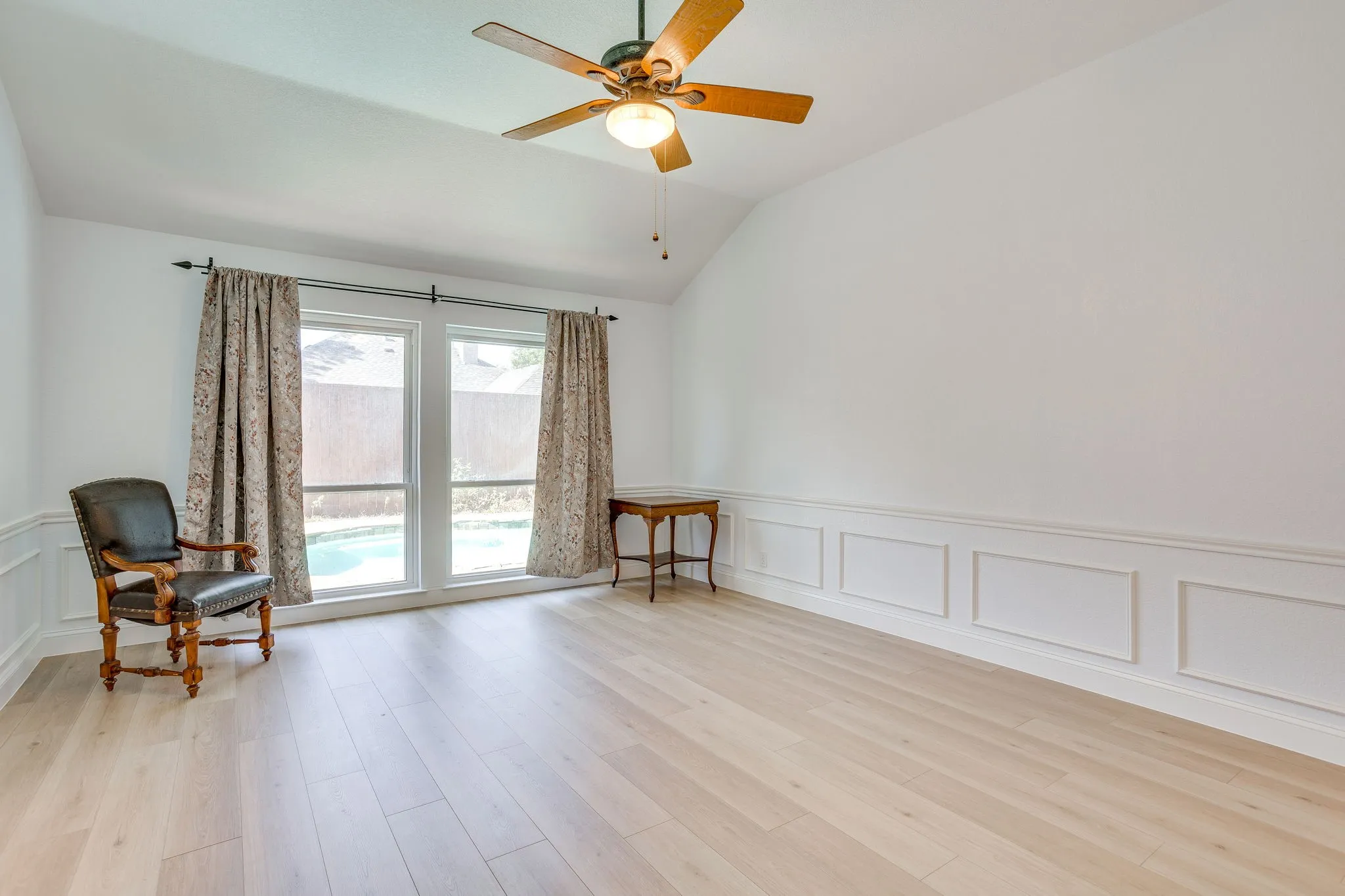 Single Family Residence For Sale in Tarrant County , 3100 Andrew Court, Bedford, Texas 76021, 4 Bedroom, 2 Bathroom, 2 Garage spaces, 2,374 Sqft, built in 1994, mls#21390787, Real Estate Agent in Bedford, Homes For Sale in Tarrant county, Homes For Sale in Bedford, Realtor in Bedford Texas, Real Estate Brokerage Independent Realty Texas, Luminita Cordes Realtor