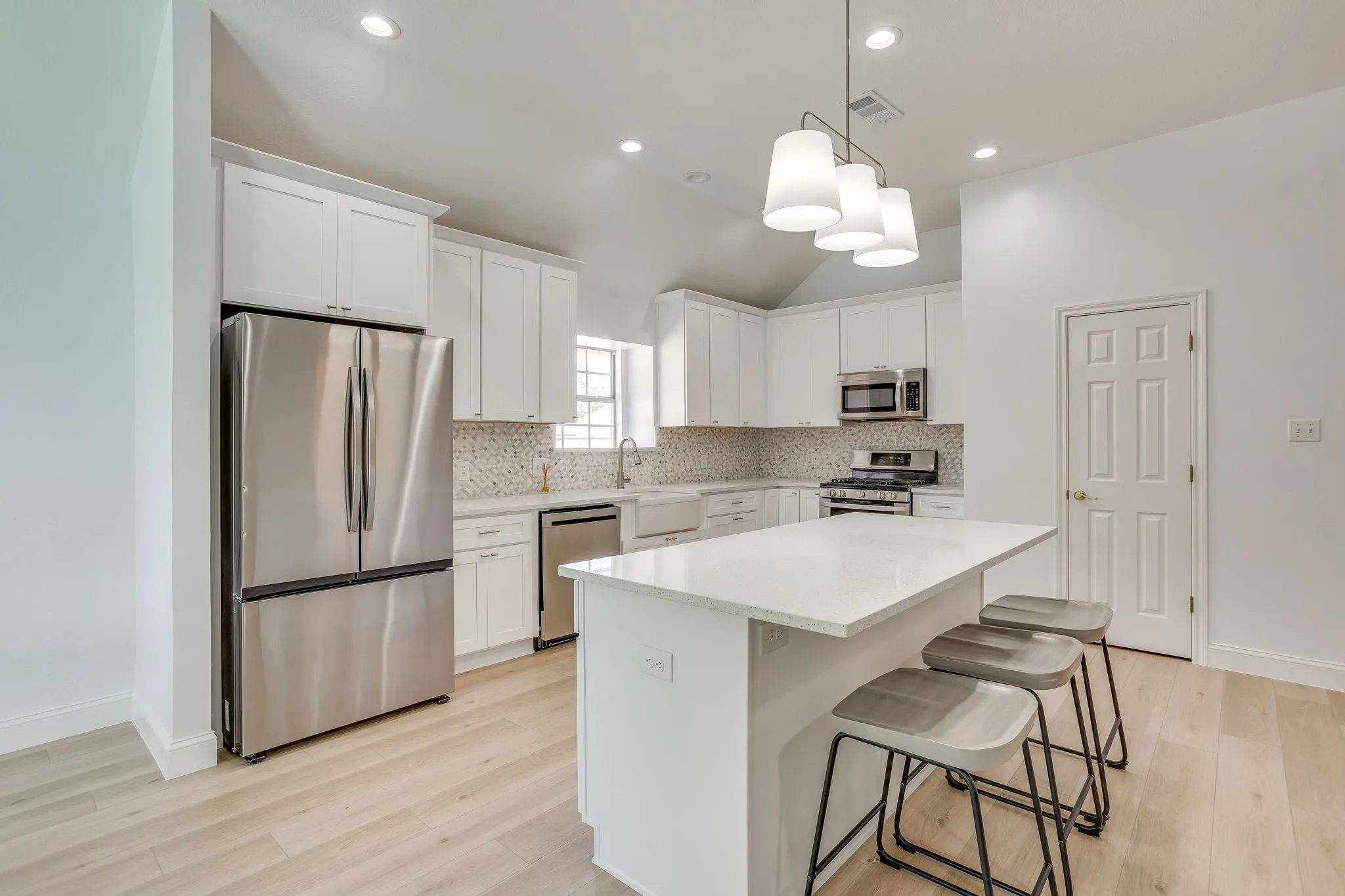Single Family Residence For Sale in Tarrant County , 3100 Andrew Court, Bedford, Texas 76021, 4 Bedroom, 2 Bathroom, 2 Garage spaces, 2,374 Sqft, built in 1994, mls#21390787, Real Estate Agent in Bedford, Homes For Sale in Tarrant county, Homes For Sale in Bedford, Realtor in Bedford Texas, Real Estate Brokerage Independent Realty Texas, Luminita Cordes Realtor