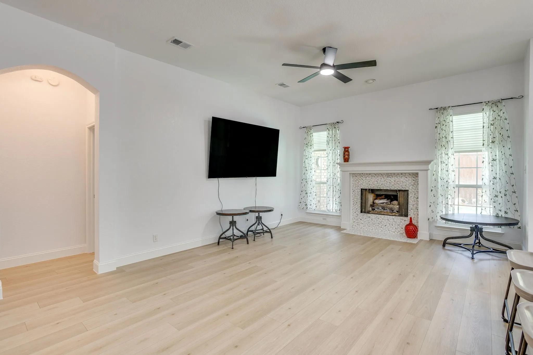 Single Family Residence For Sale in Tarrant County , 3100 Andrew Court, Bedford, Texas 76021, 4 Bedroom, 2 Bathroom, 2 Garage spaces, 2,374 Sqft, built in 1994, mls#21390787, Real Estate Agent in Bedford, Homes For Sale in Tarrant county, Homes For Sale in Bedford, Realtor in Bedford Texas, Real Estate Brokerage Independent Realty Texas, Luminita Cordes Realtor