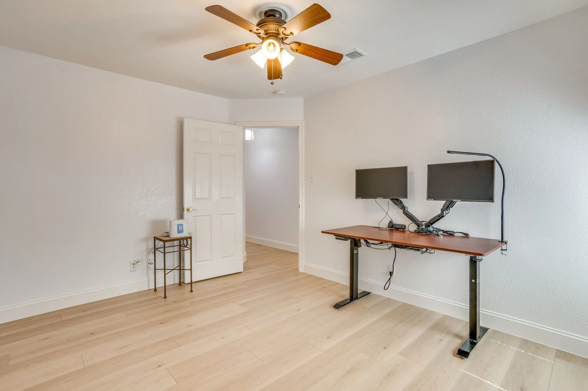 Single Family Residence For Sale in Tarrant County , 3100 Andrew Court, Bedford, Texas 76021, 4 Bedroom, 2 Bathroom, 2 Garage spaces, 2,374 Sqft, built in 1994, mls#21390787, Real Estate Agent in Bedford, Homes For Sale in Tarrant county, Homes For Sale in Bedford, Realtor in Bedford Texas, Real Estate Brokerage Independent Realty Texas, Luminita Cordes Realtor