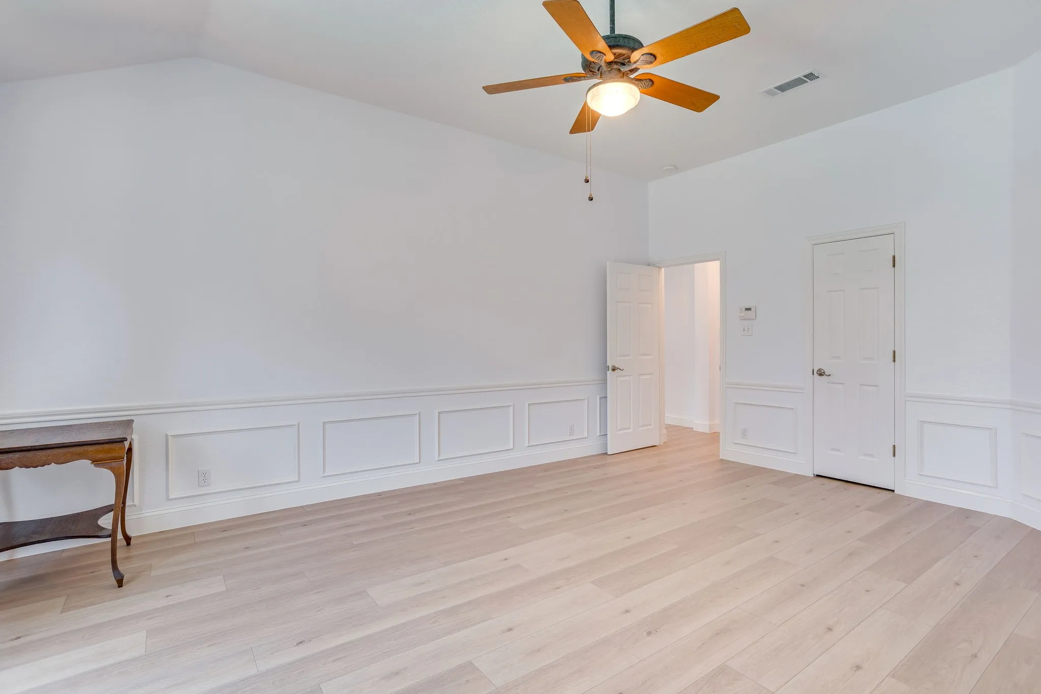 Single Family Residence For Sale in Tarrant County , 3100 Andrew Court, Bedford, Texas 76021, 4 Bedroom, 2 Bathroom, 2 Garage spaces, 2,374 Sqft, built in 1994, mls#21390787, Real Estate Agent in Bedford, Homes For Sale in Tarrant county, Homes For Sale in Bedford, Realtor in Bedford Texas, Real Estate Brokerage Independent Realty Texas, Luminita Cordes Realtor