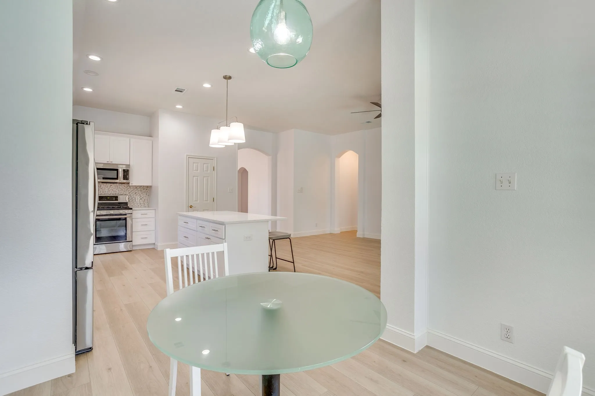 Single Family Residence For Sale in Tarrant County , 3100 Andrew Court, Bedford, Texas 76021, 4 Bedroom, 2 Bathroom, 2 Garage spaces, 2,374 Sqft, built in 1994, mls#21390787, Real Estate Agent in Bedford, Homes For Sale in Tarrant county, Homes For Sale in Bedford, Realtor in Bedford Texas, Real Estate Brokerage Independent Realty Texas, Luminita Cordes Realtor