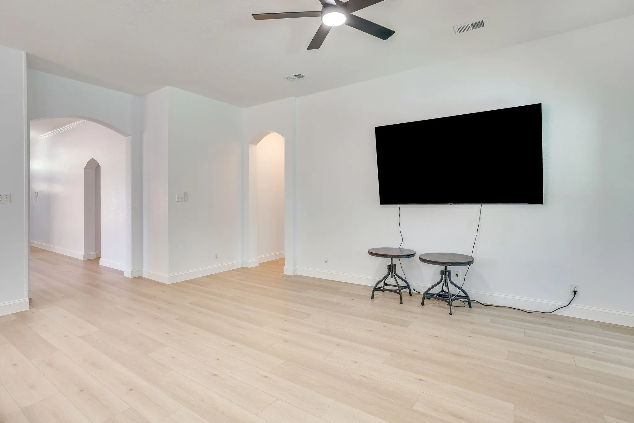 Single Family Residence For Sale in Tarrant County , 3100 Andrew Court, Bedford, Texas 76021, 4 Bedroom, 2 Bathroom, 2 Garage spaces, 2,374 Sqft, built in 1994, mls#21390787, Real Estate Agent in Bedford, Homes For Sale in Tarrant county, Homes For Sale in Bedford, Realtor in Bedford Texas, Real Estate Brokerage Independent Realty Texas, Luminita Cordes Realtor