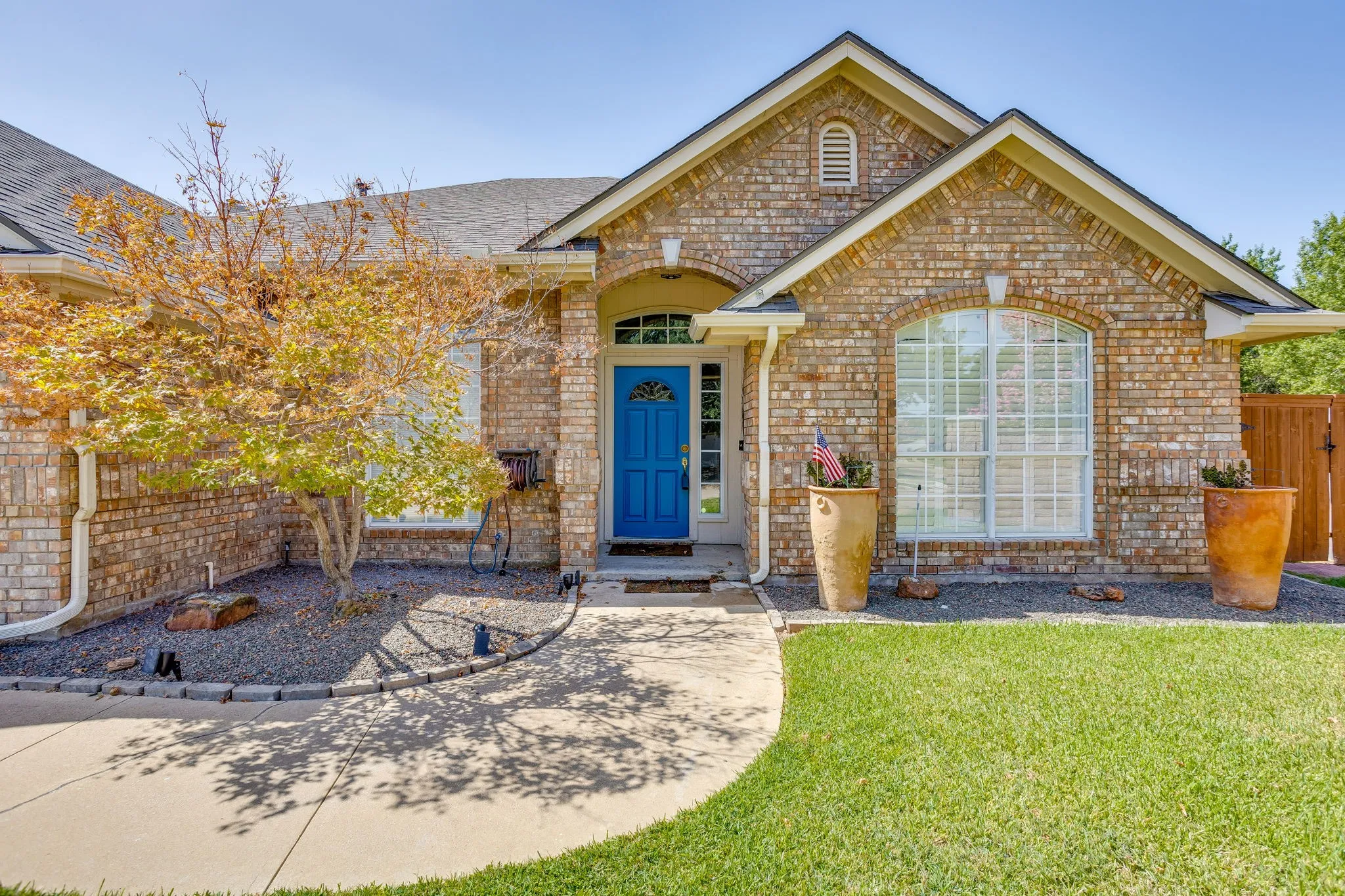 Single Family Residence For Sale in Tarrant County , 3100 Andrew Court, Bedford, Texas 76021, 4 Bedroom, 2 Bathroom, 2 Garage spaces, 2,374 Sqft, built in 1994, mls#21390787, Real Estate Agent in Bedford, Homes For Sale in Tarrant county, Homes For Sale in Bedford, Realtor in Bedford Texas, Real Estate Brokerage Independent Realty Texas, Luminita Cordes Realtor