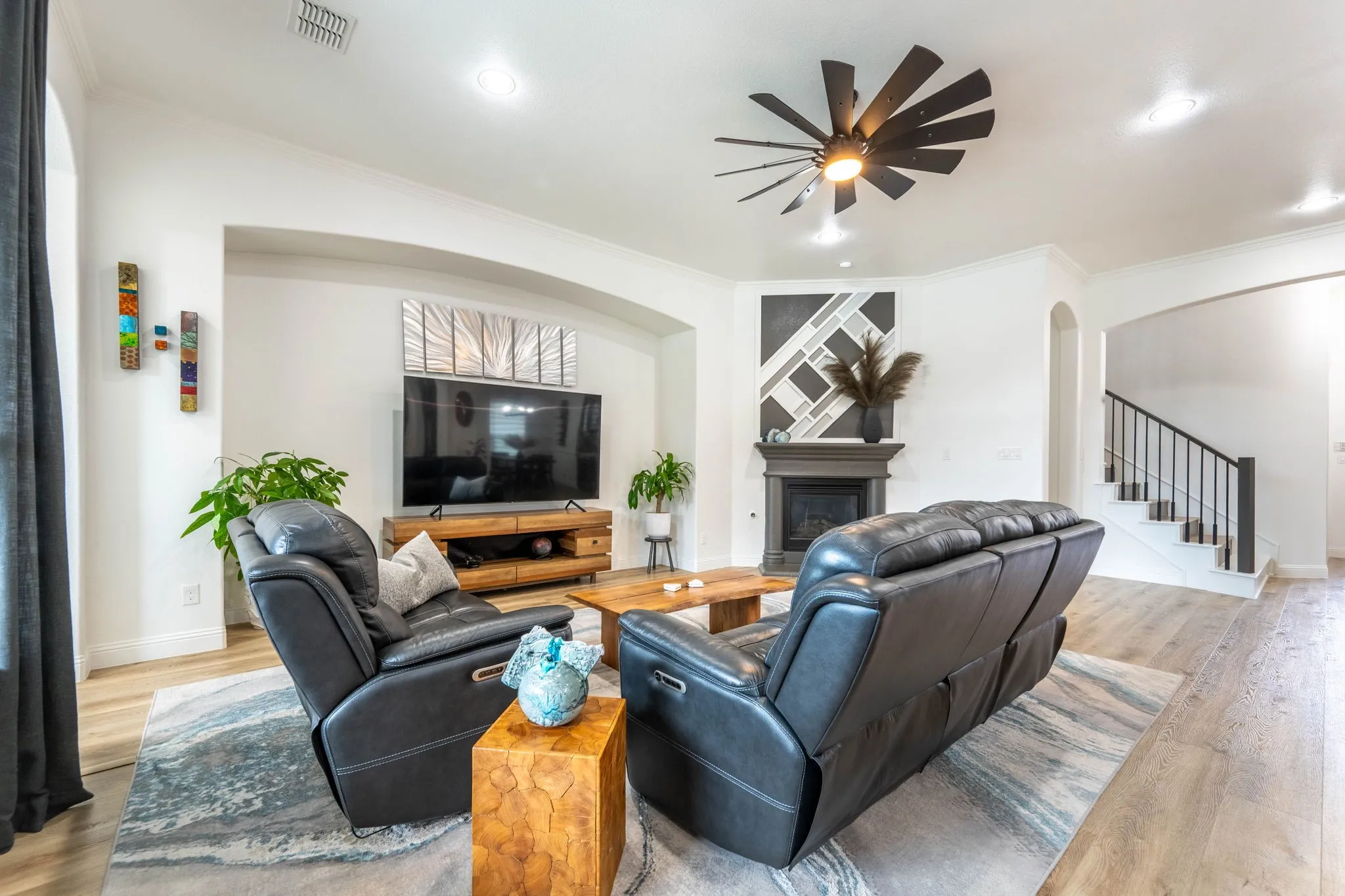Single Family Residence For Sale in Rockwall County , 1013 Calm Crest Drive, Rockwall, Texas 75087, 4 Bedroom, 4 Bathroom, 3 Garage spaces, 3,832 Sqft, built in 2016, mls#21391059, Real Estate Agent in Rockwall, Homes For Sale in Rockwall county, Homes For Sale in Rockwall, Realtor in Rockwall Texas, Real Estate Brokerage Independent Realty Texas, Luminita Cordes Realtor