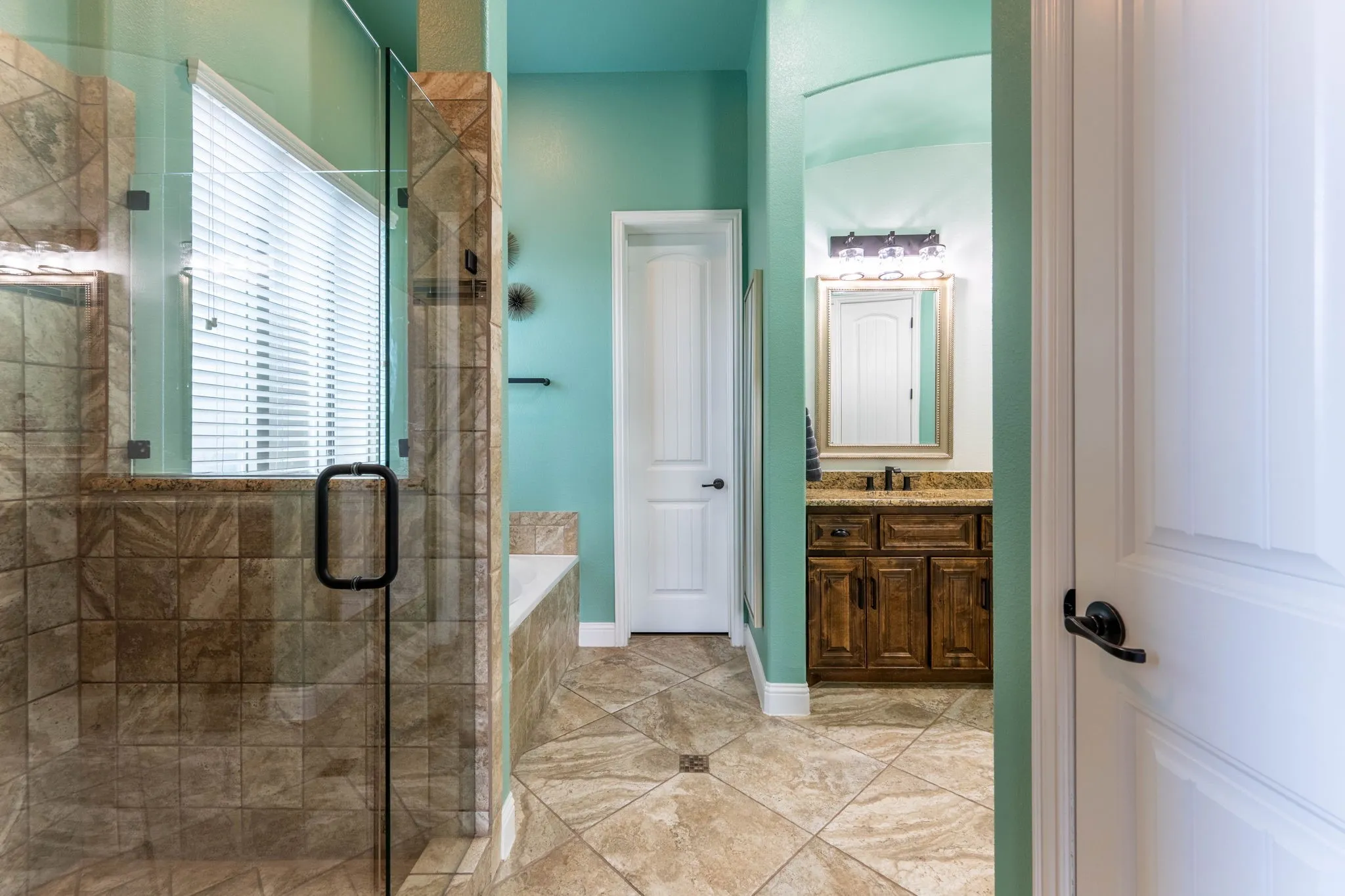 Single Family Residence For Sale in Rockwall County , 1013 Calm Crest Drive, Rockwall, Texas 75087, 4 Bedroom, 4 Bathroom, 3 Garage spaces, 3,832 Sqft, built in 2016, mls#21391059, Real Estate Agent in Rockwall, Homes For Sale in Rockwall county, Homes For Sale in Rockwall, Realtor in Rockwall Texas, Real Estate Brokerage Independent Realty Texas, Luminita Cordes Realtor