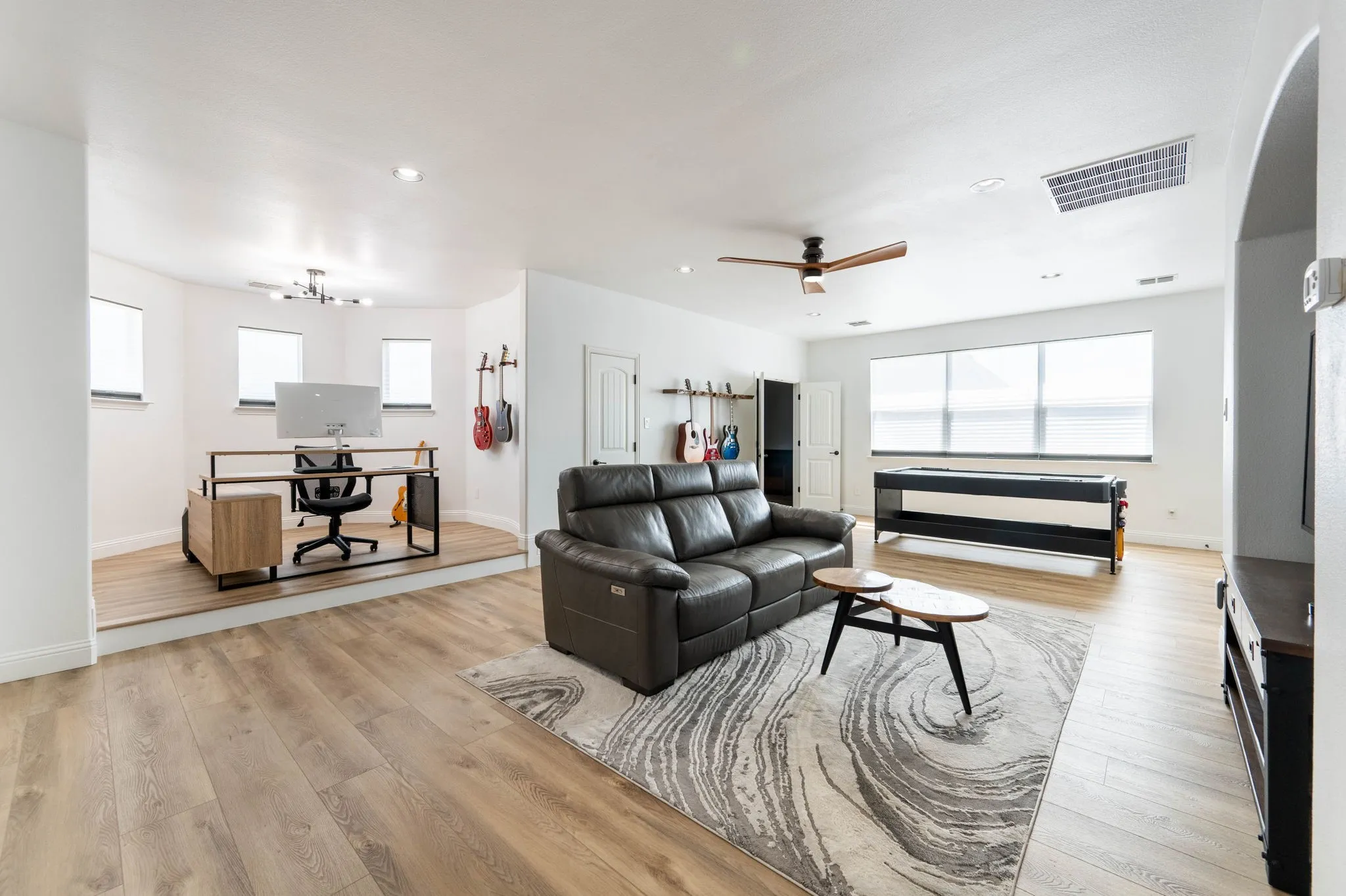Single Family Residence For Sale in Rockwall County , 1013 Calm Crest Drive, Rockwall, Texas 75087, 4 Bedroom, 4 Bathroom, 3 Garage spaces, 3,832 Sqft, built in 2016, mls#21391059, Real Estate Agent in Rockwall, Homes For Sale in Rockwall county, Homes For Sale in Rockwall, Realtor in Rockwall Texas, Real Estate Brokerage Independent Realty Texas, Luminita Cordes Realtor