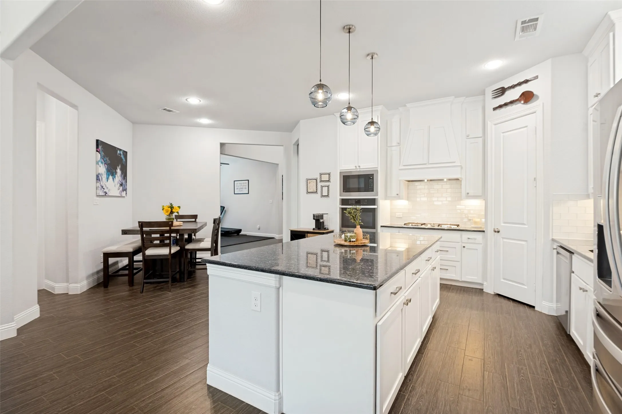 Single Family Residence For Sale in Denton County , 3536 Sevilla Drive, Frisco, Texas 75034, 3 Bedroom, 4 Bathroom, 2 Garage spaces, 2,678 Sqft, built in 2019, mls#21391062, Real Estate Agent in Frisco, Homes For Sale in Denton county, Homes For Sale in Frisco, Realtor in Frisco Texas, Real Estate Brokerage Independent Realty Texas, Luminita Cordes Realtor