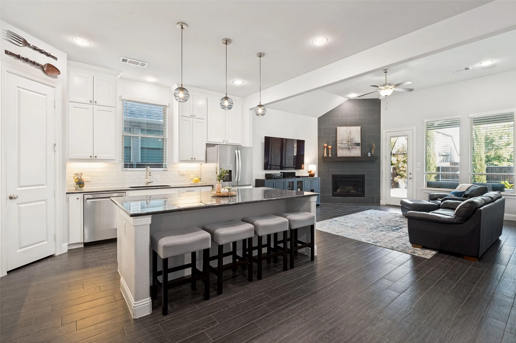 Single Family Residence For Sale in Denton County , 3536 Sevilla Drive, Frisco, Texas 75034, 3 Bedroom, 4 Bathroom, 2 Garage spaces, 2,678 Sqft, built in 2019, mls#21391062, Real Estate Agent in Frisco, Homes For Sale in Denton county, Homes For Sale in Frisco, Realtor in Frisco Texas, Real Estate Brokerage Independent Realty Texas, Luminita Cordes Realtor