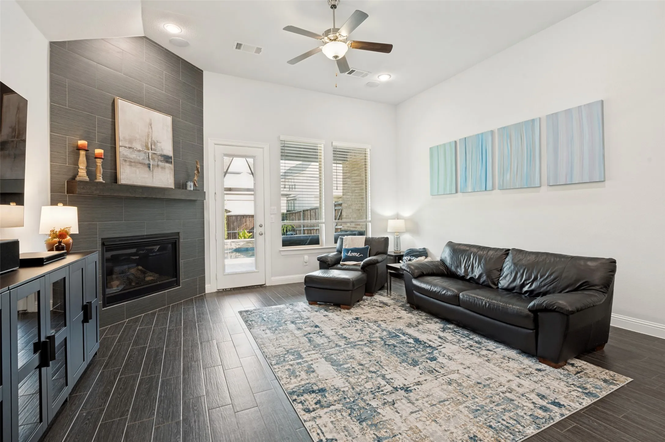 Single Family Residence For Sale in Denton County , 3536 Sevilla Drive, Frisco, Texas 75034, 3 Bedroom, 4 Bathroom, 2 Garage spaces, 2,678 Sqft, built in 2019, mls#21391062, Real Estate Agent in Frisco, Homes For Sale in Denton county, Homes For Sale in Frisco, Realtor in Frisco Texas, Real Estate Brokerage Independent Realty Texas, Luminita Cordes Realtor