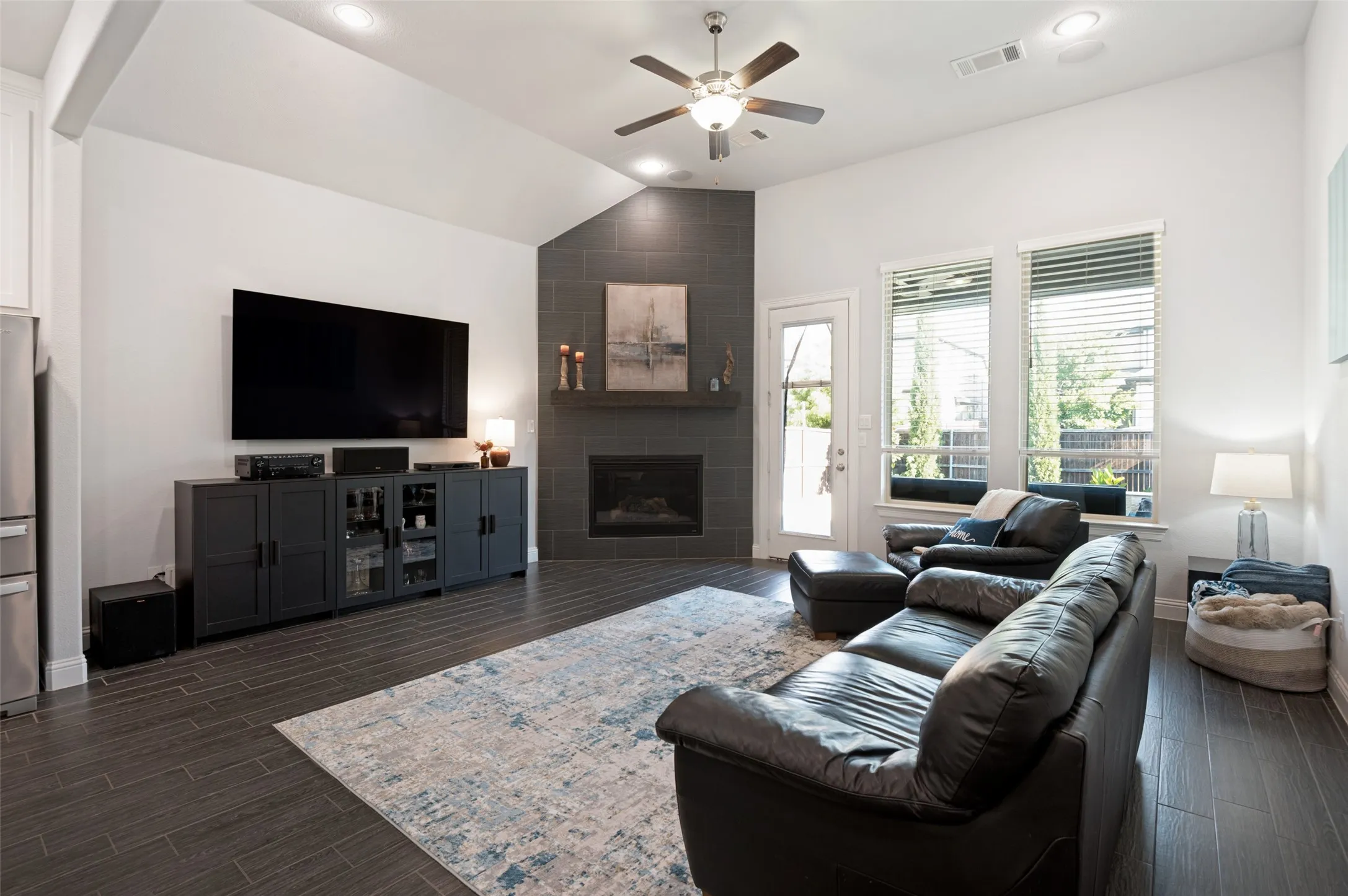 Single Family Residence For Sale in Denton County , 3536 Sevilla Drive, Frisco, Texas 75034, 3 Bedroom, 4 Bathroom, 2 Garage spaces, 2,678 Sqft, built in 2019, mls#21391062, Real Estate Agent in Frisco, Homes For Sale in Denton county, Homes For Sale in Frisco, Realtor in Frisco Texas, Real Estate Brokerage Independent Realty Texas, Luminita Cordes Realtor
