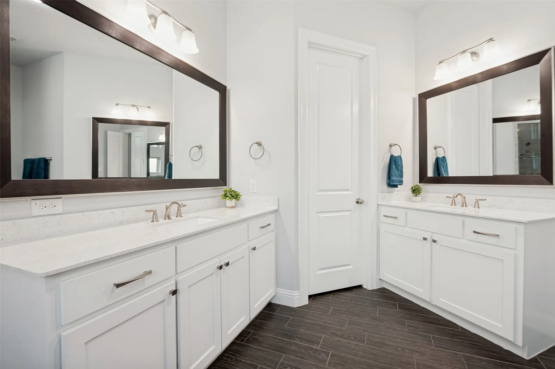 Single Family Residence For Sale in Denton County , 3536 Sevilla Drive, Frisco, Texas 75034, 3 Bedroom, 4 Bathroom, 2 Garage spaces, 2,678 Sqft, built in 2019, mls#21391062, Real Estate Agent in Frisco, Homes For Sale in Denton county, Homes For Sale in Frisco, Realtor in Frisco Texas, Real Estate Brokerage Independent Realty Texas, Luminita Cordes Realtor