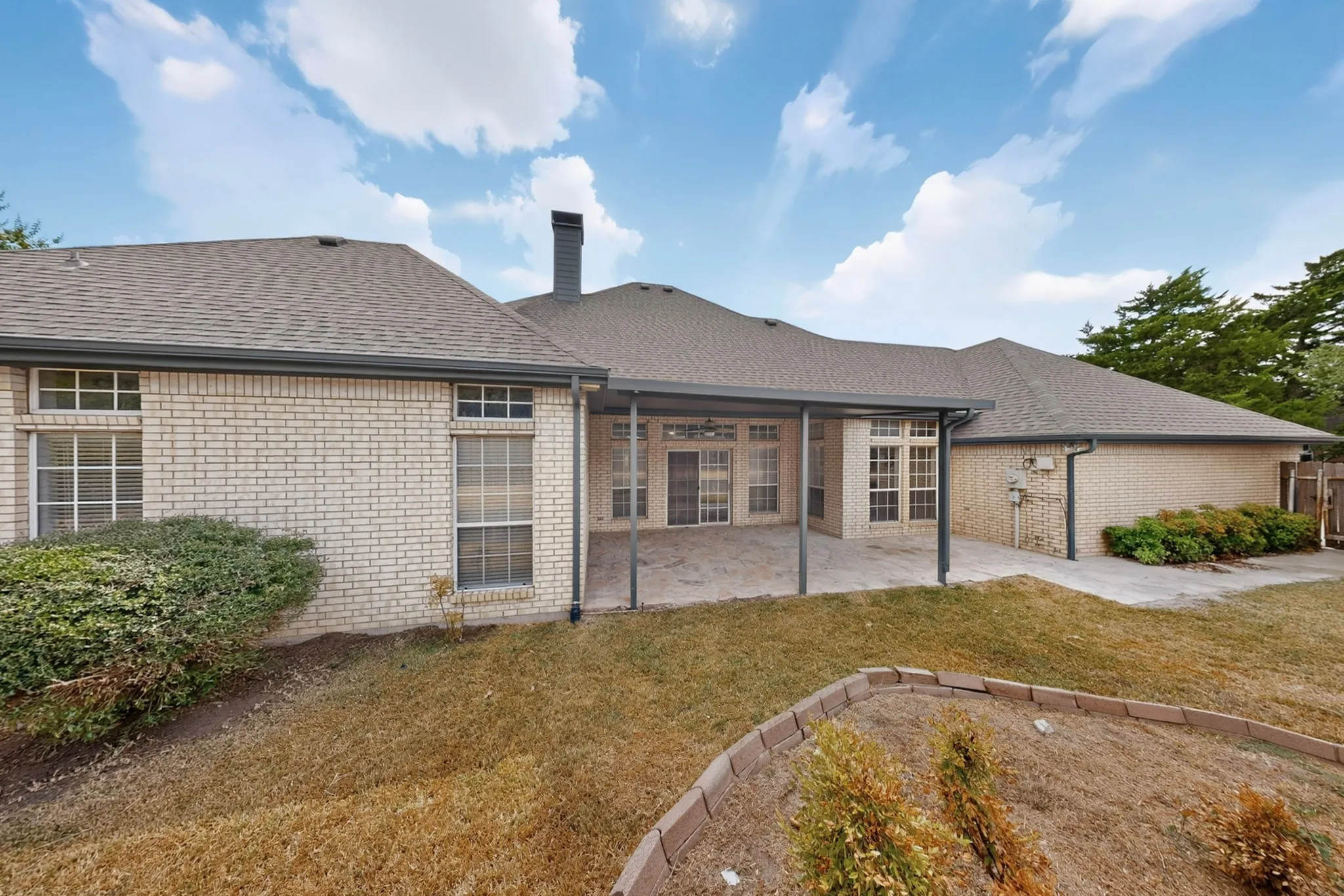 Single Family Residence For Sale in Ellis County , 2002 Clearview Drive, Ennis, Texas 75119, 3 Bedroom, 2 Bathroom, 2 Garage spaces, 2,406 Sqft, built in 1995, mls#21391052, Real Estate Agent in Ennis, Homes For Sale in Ellis county, Homes For Sale in Ennis, Realtor in Ennis Texas, Real Estate Brokerage Independent Realty Texas, Luminita Cordes Realtor